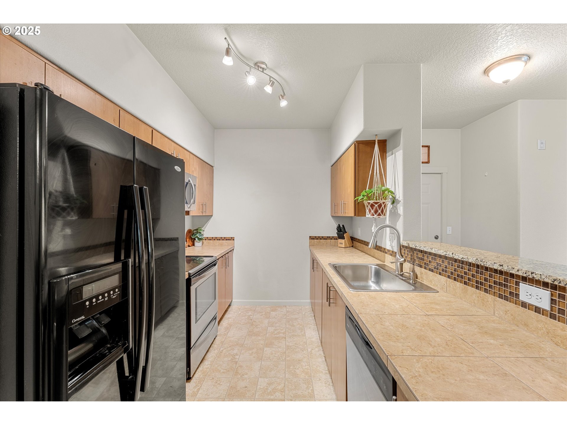 10664 NE HOLLY ST 104, Hillsboro Unit: 104