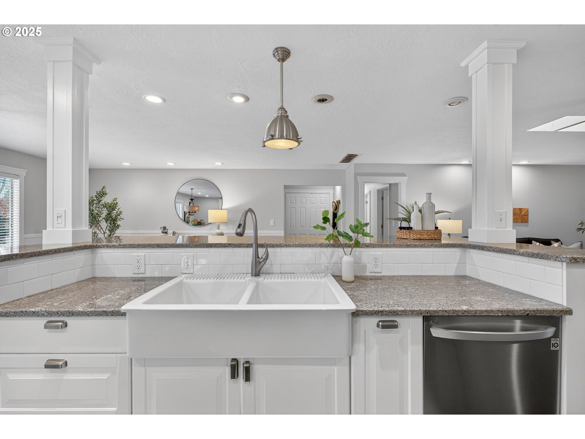 1480 SW HILLDALE AVE