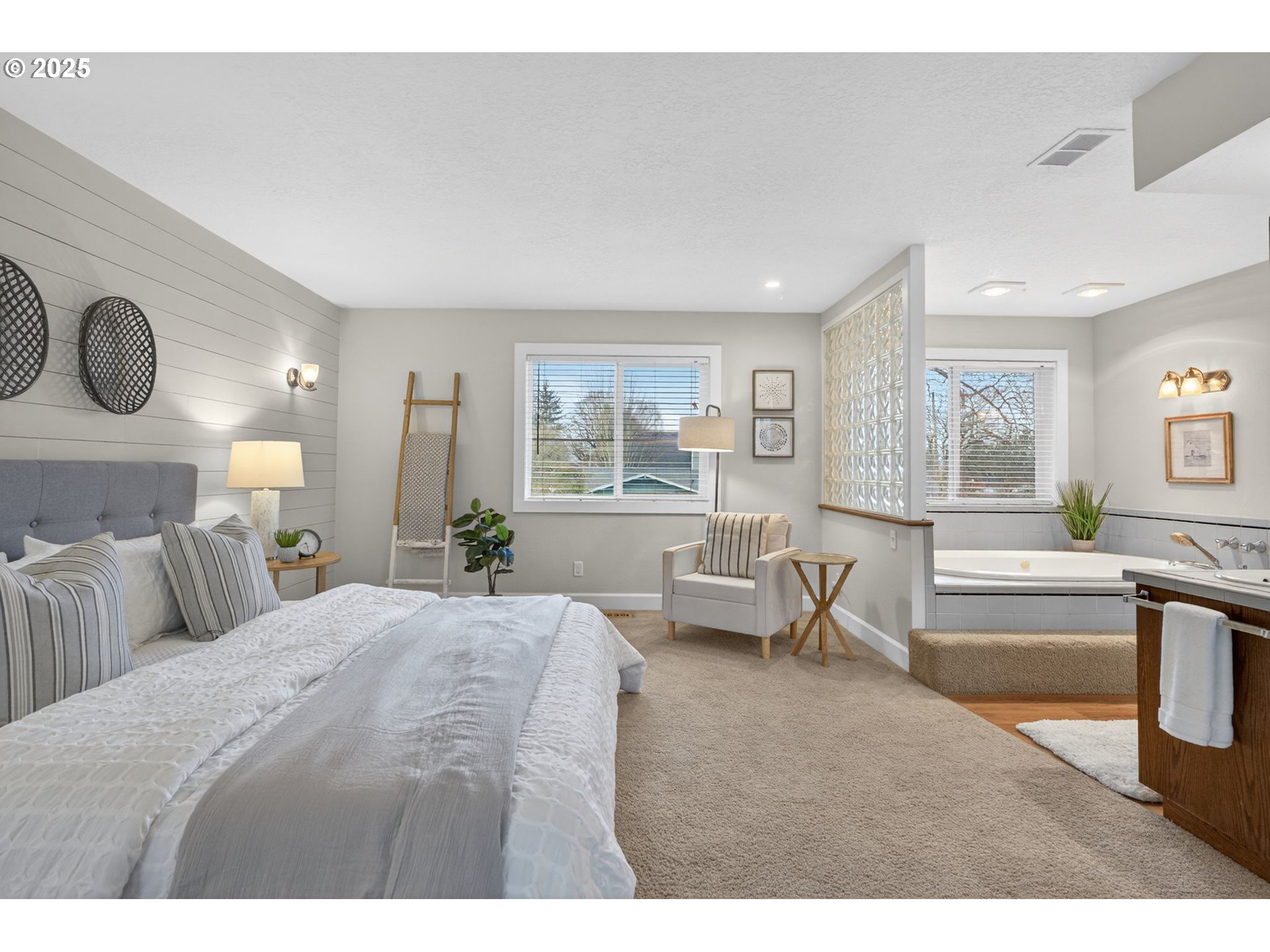 1480 SW HILLDALE AVE