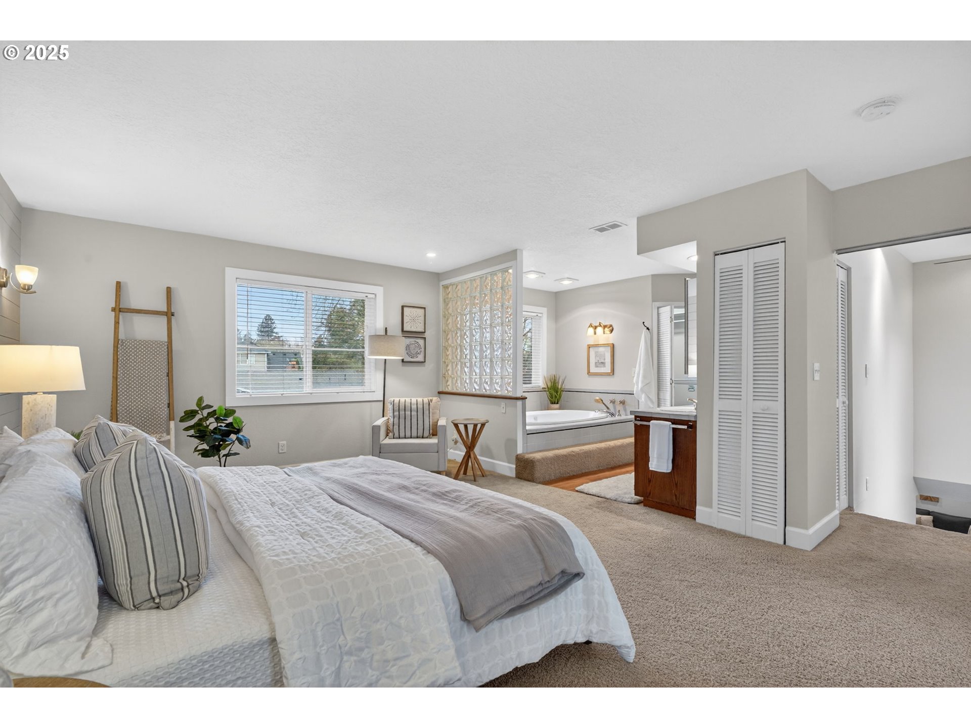 1480 SW HILLDALE AVE