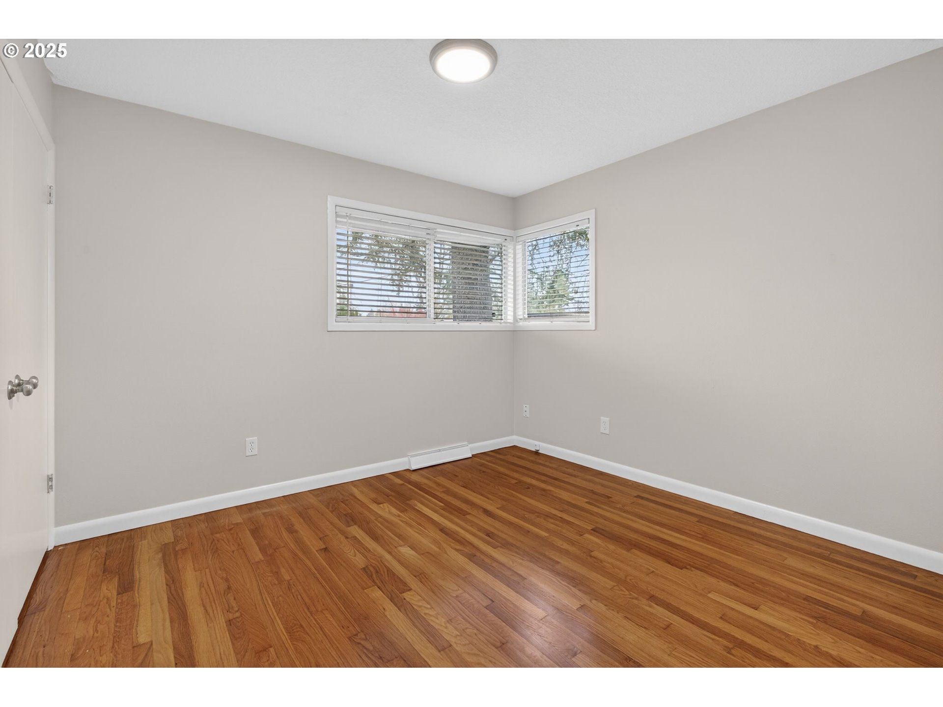 1480 SW HILLDALE AVE