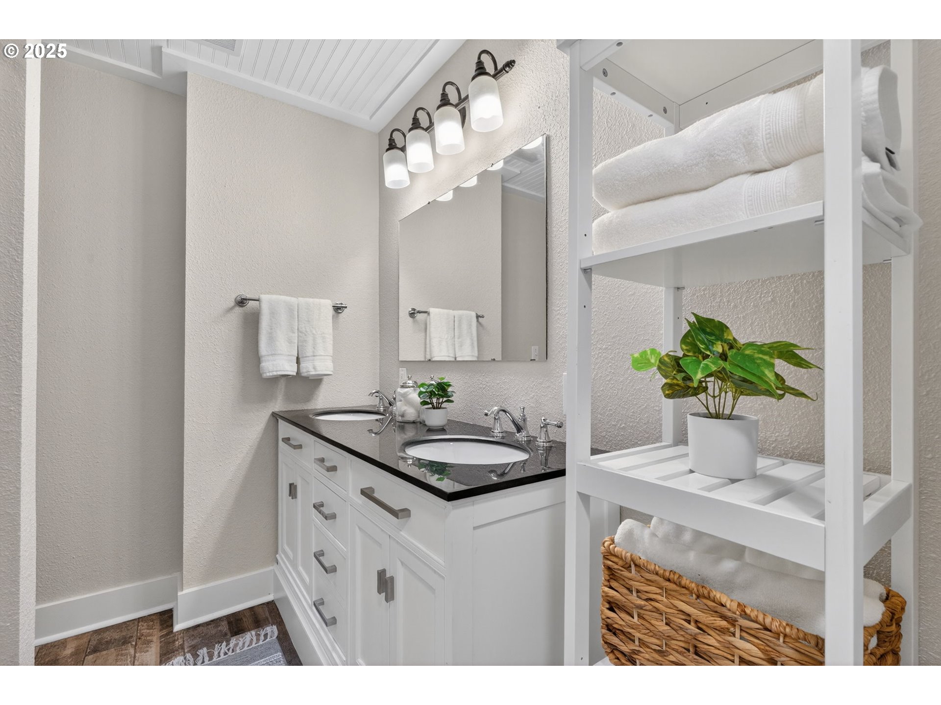 1480 SW HILLDALE AVE