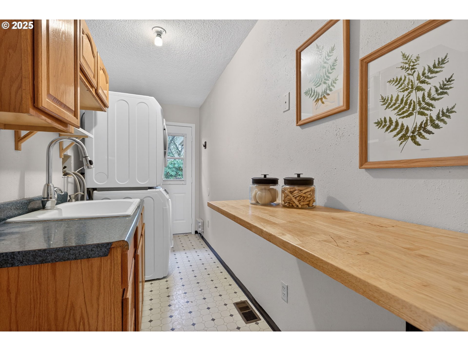 1480 SW HILLDALE AVE