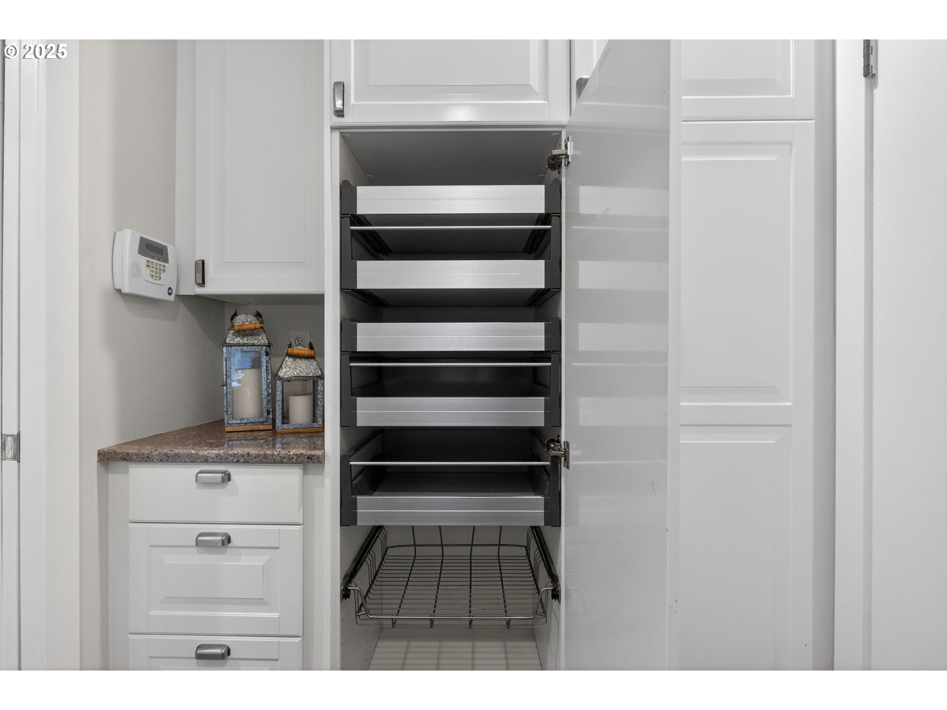 1480 SW HILLDALE AVE