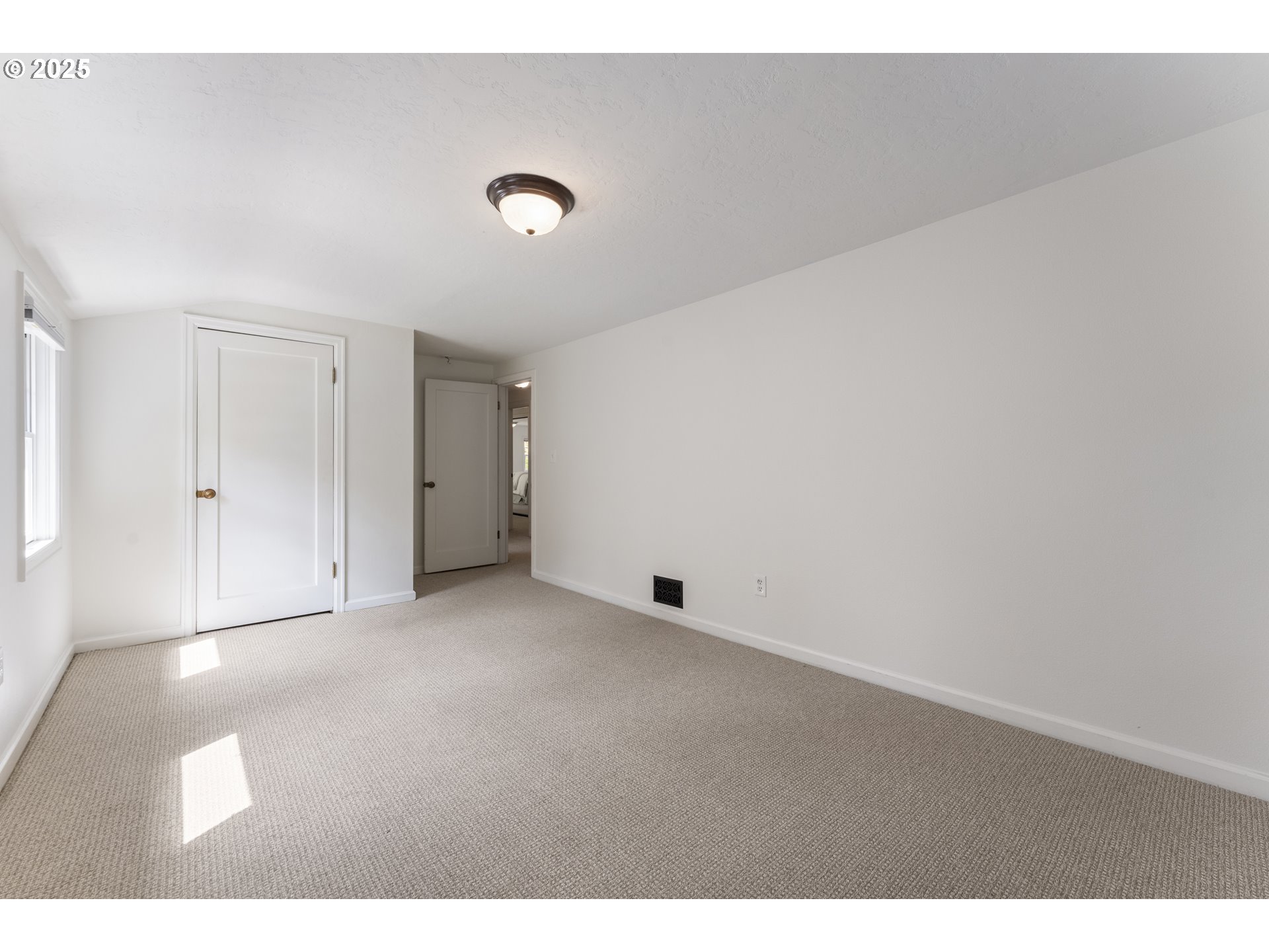 1604 COUNTRY CLUB RD