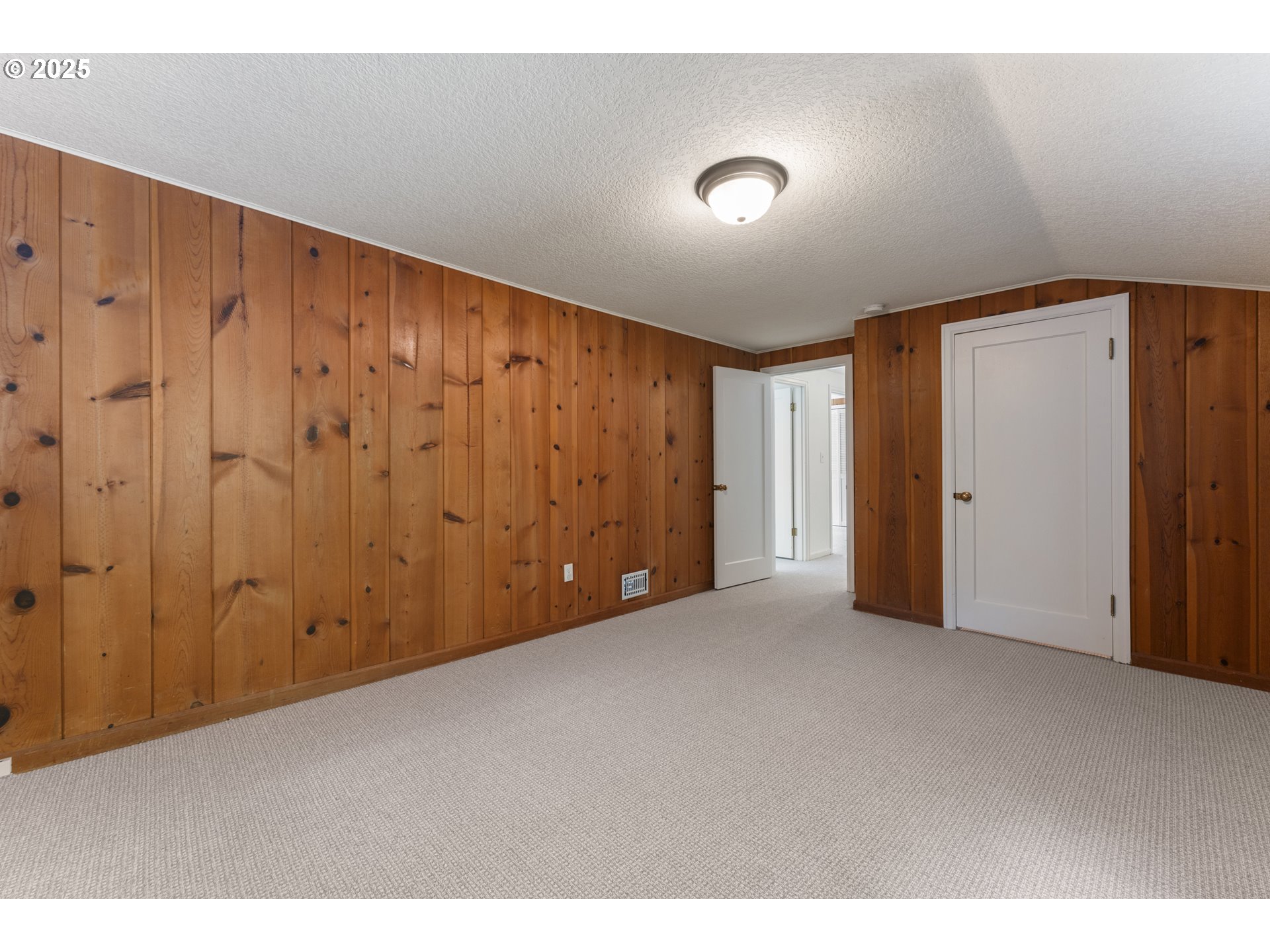 1604 COUNTRY CLUB RD