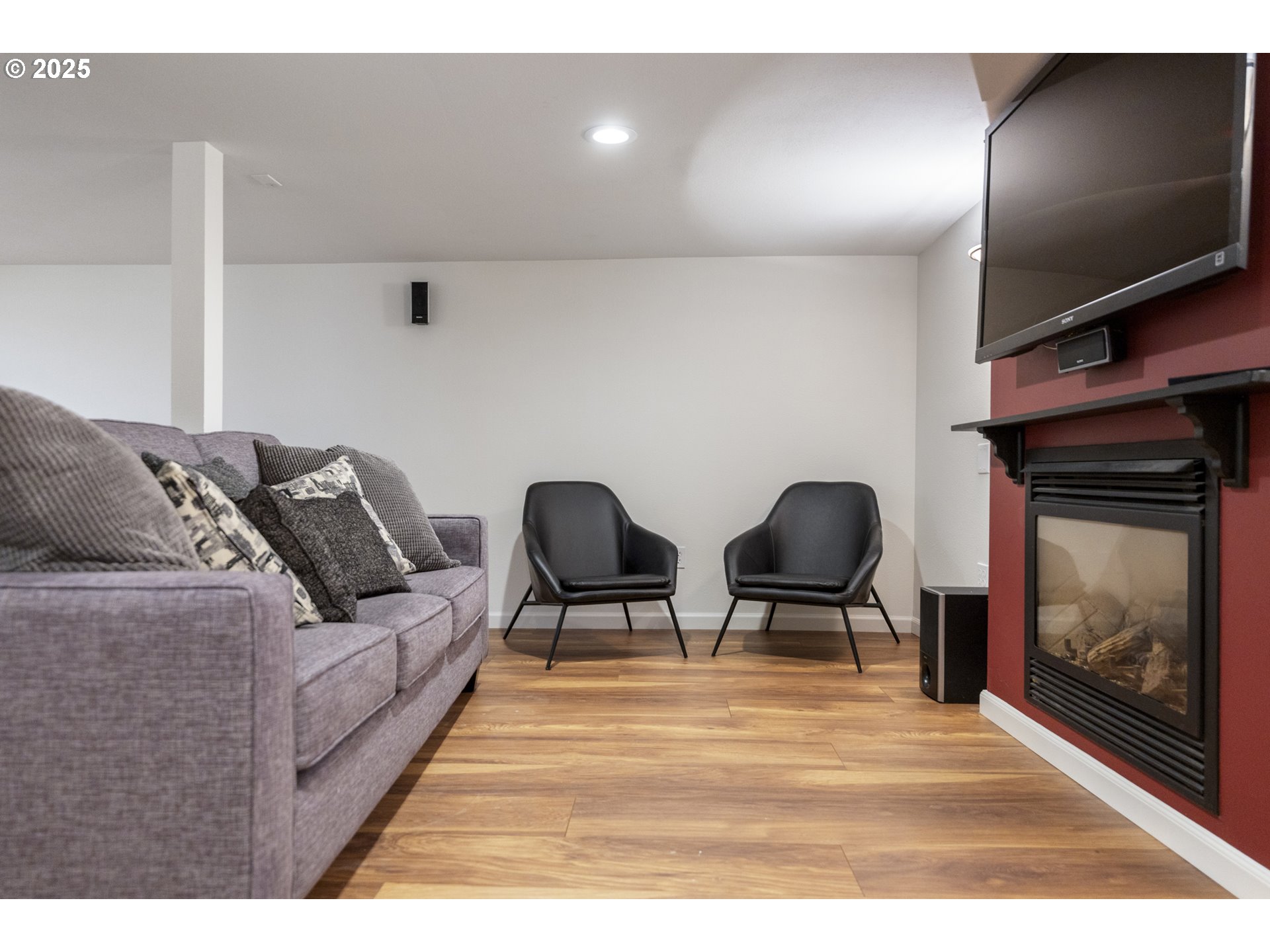 1604 COUNTRY CLUB RD