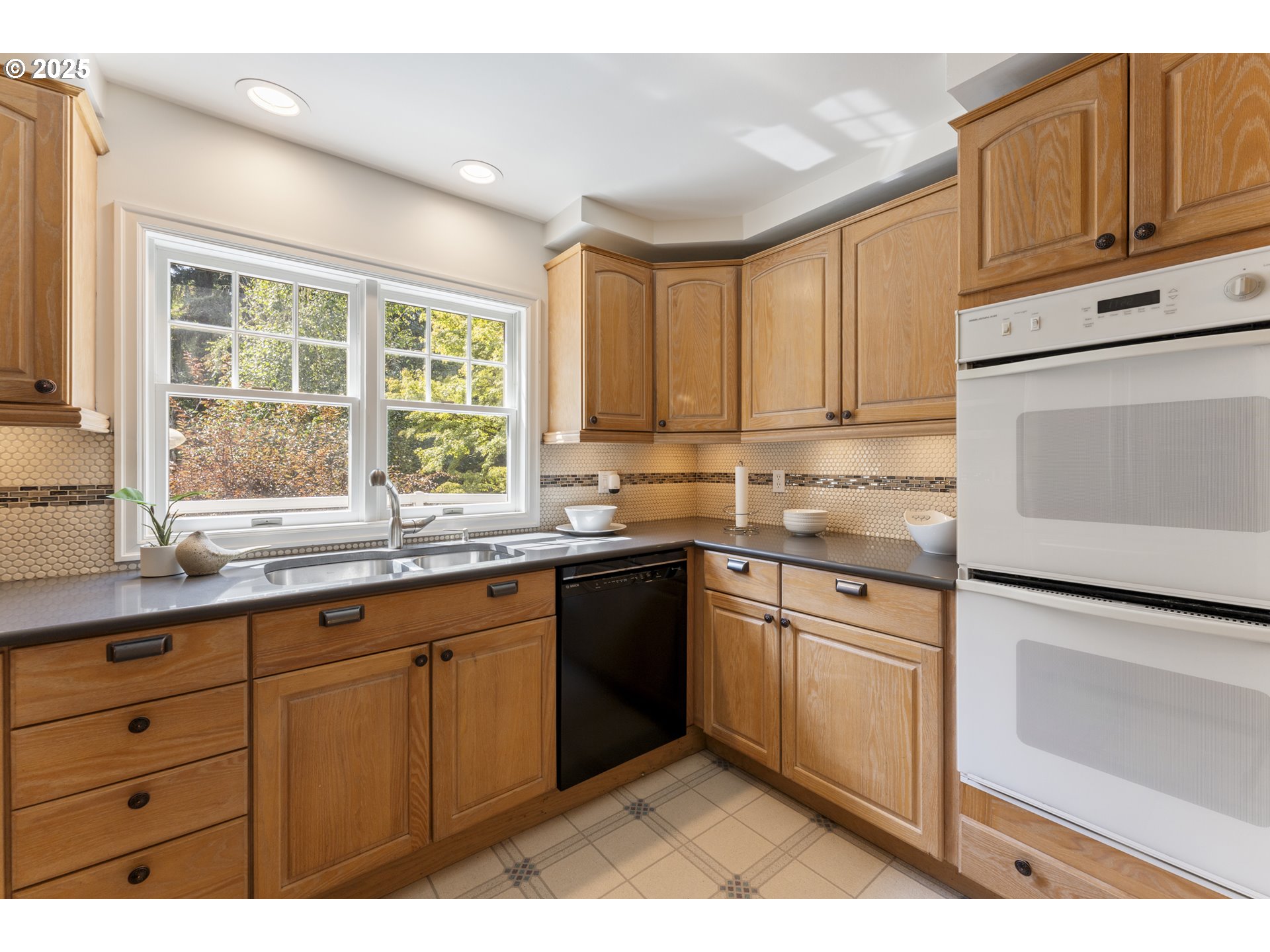 1604 COUNTRY CLUB RD