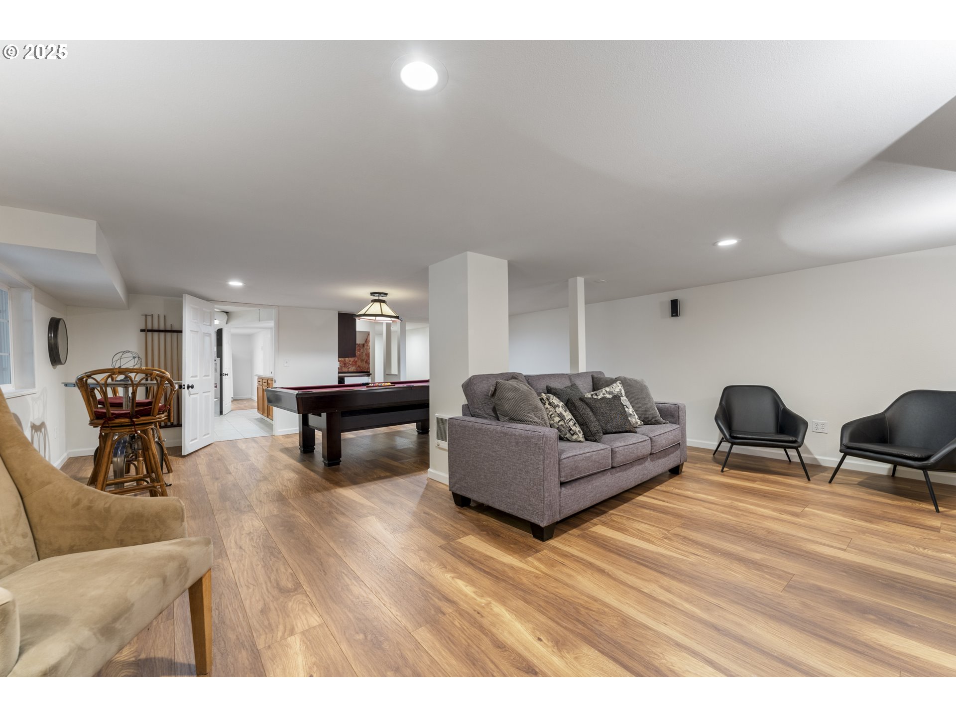 1604 COUNTRY CLUB RD