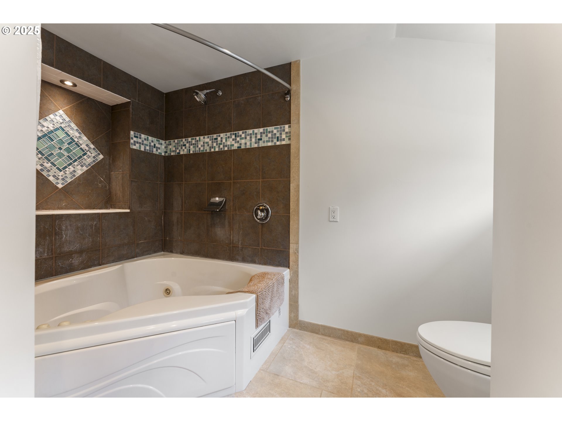 1604 COUNTRY CLUB RD