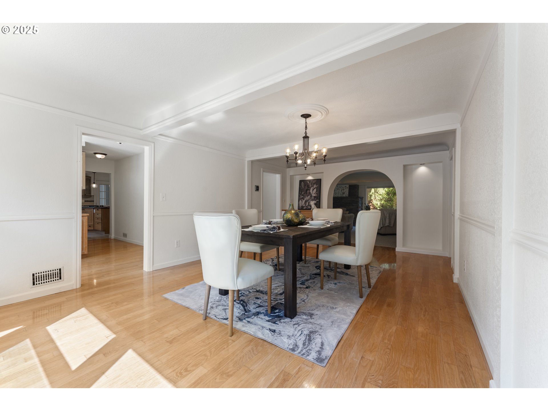 1604 COUNTRY CLUB RD