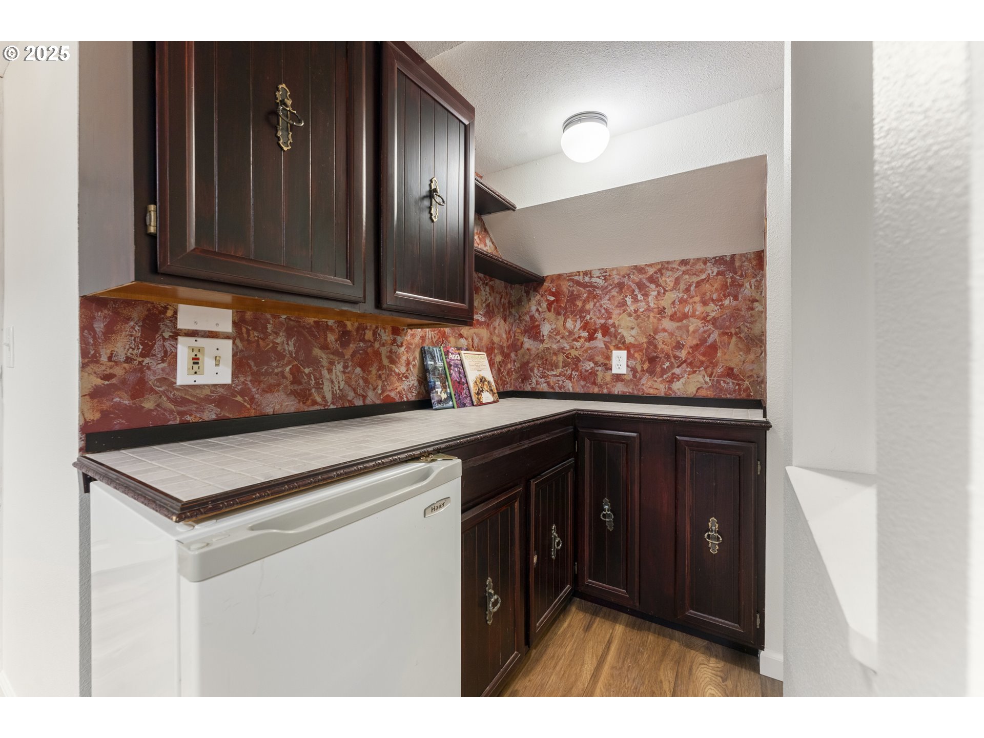 1604 COUNTRY CLUB RD