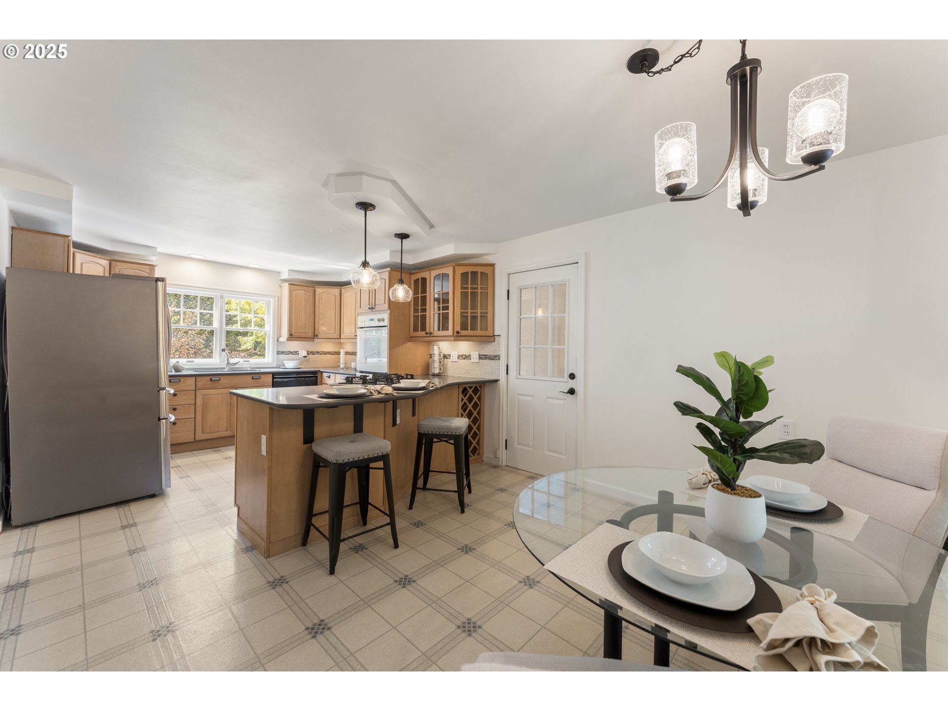 1604 COUNTRY CLUB RD