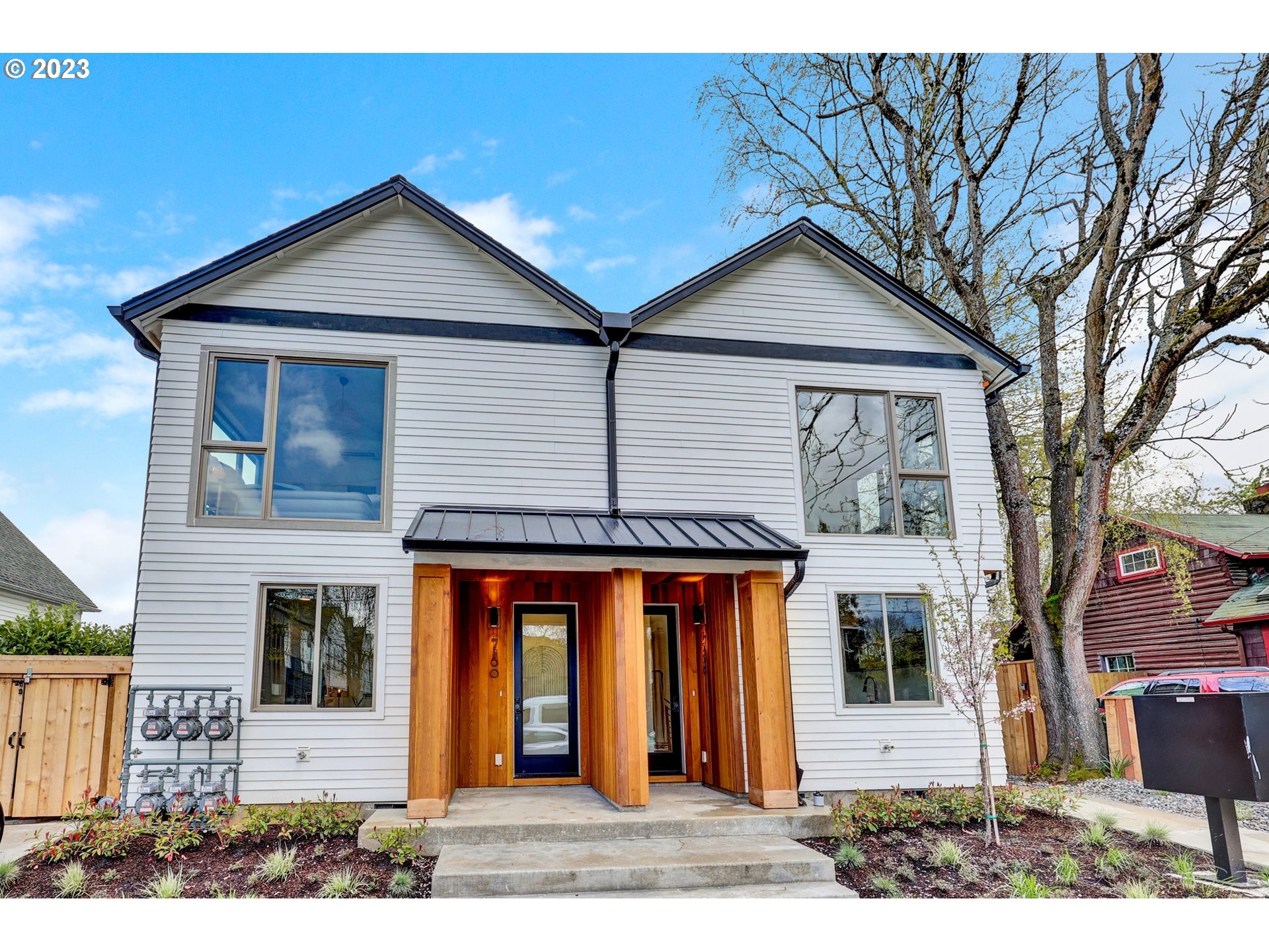 7558 N BERKELEY AVE