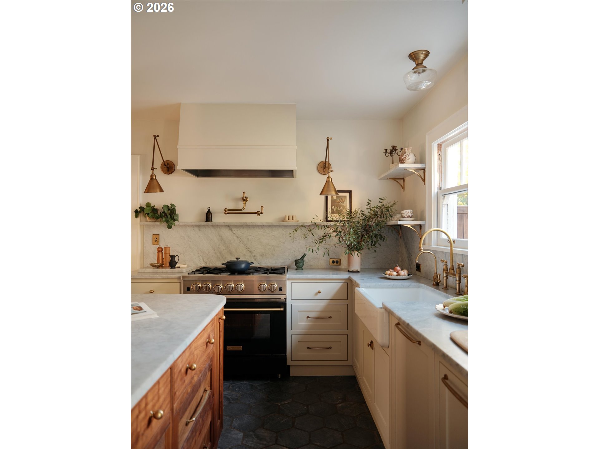 2504 NE 35TH AVE