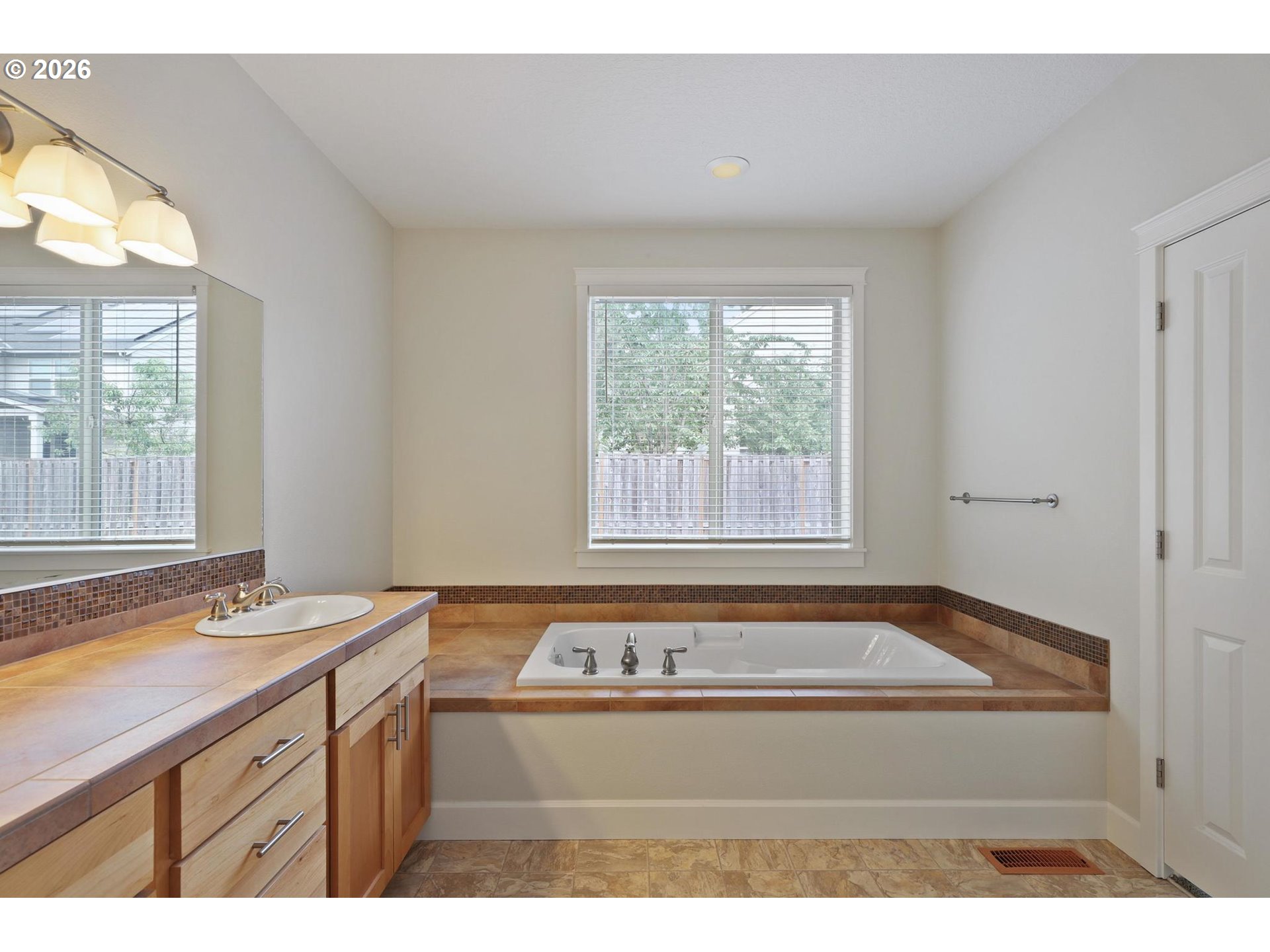 655 NW WILLOW GLEN PL