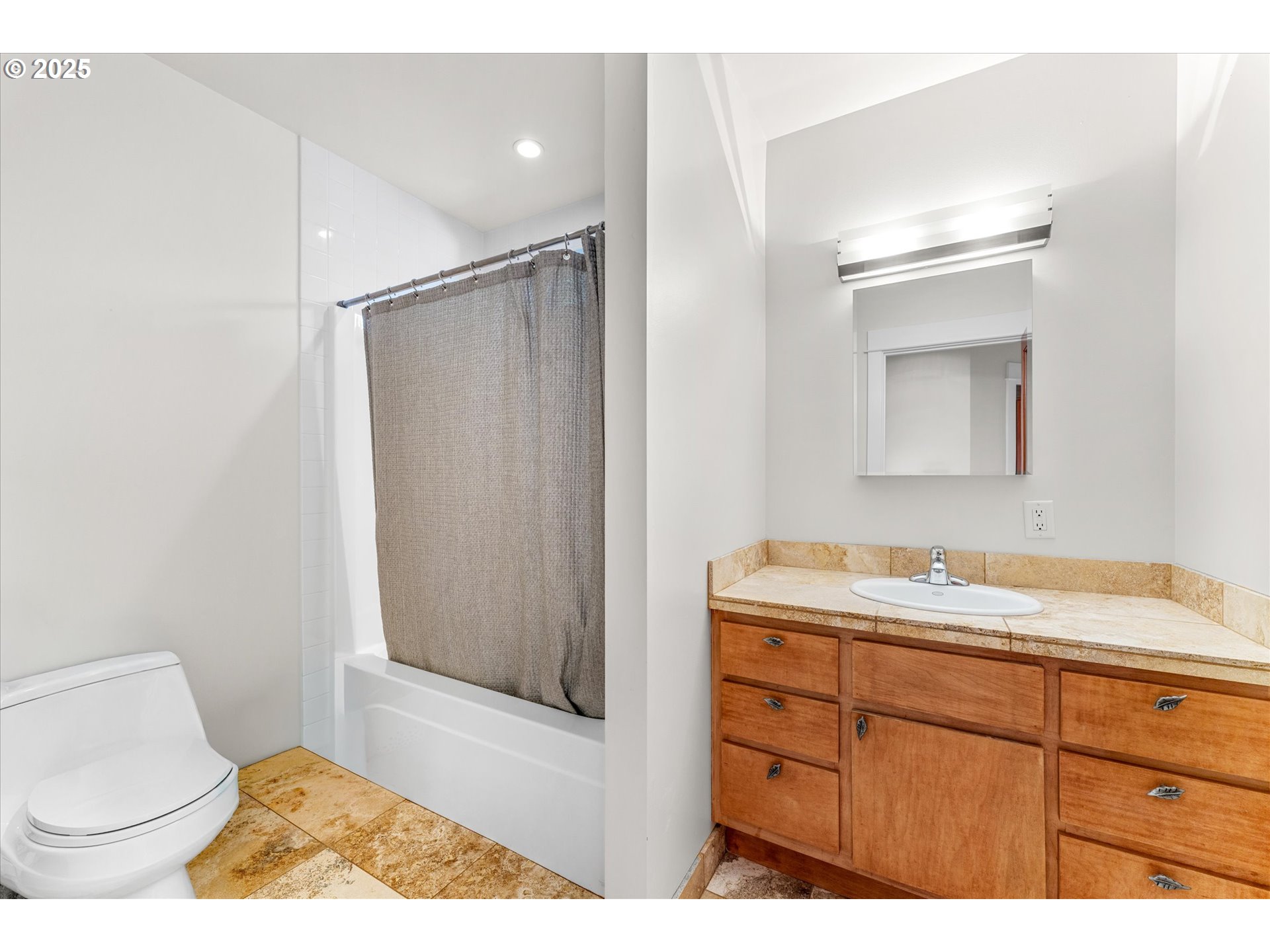 2883 SW CHAMPLAIN DR