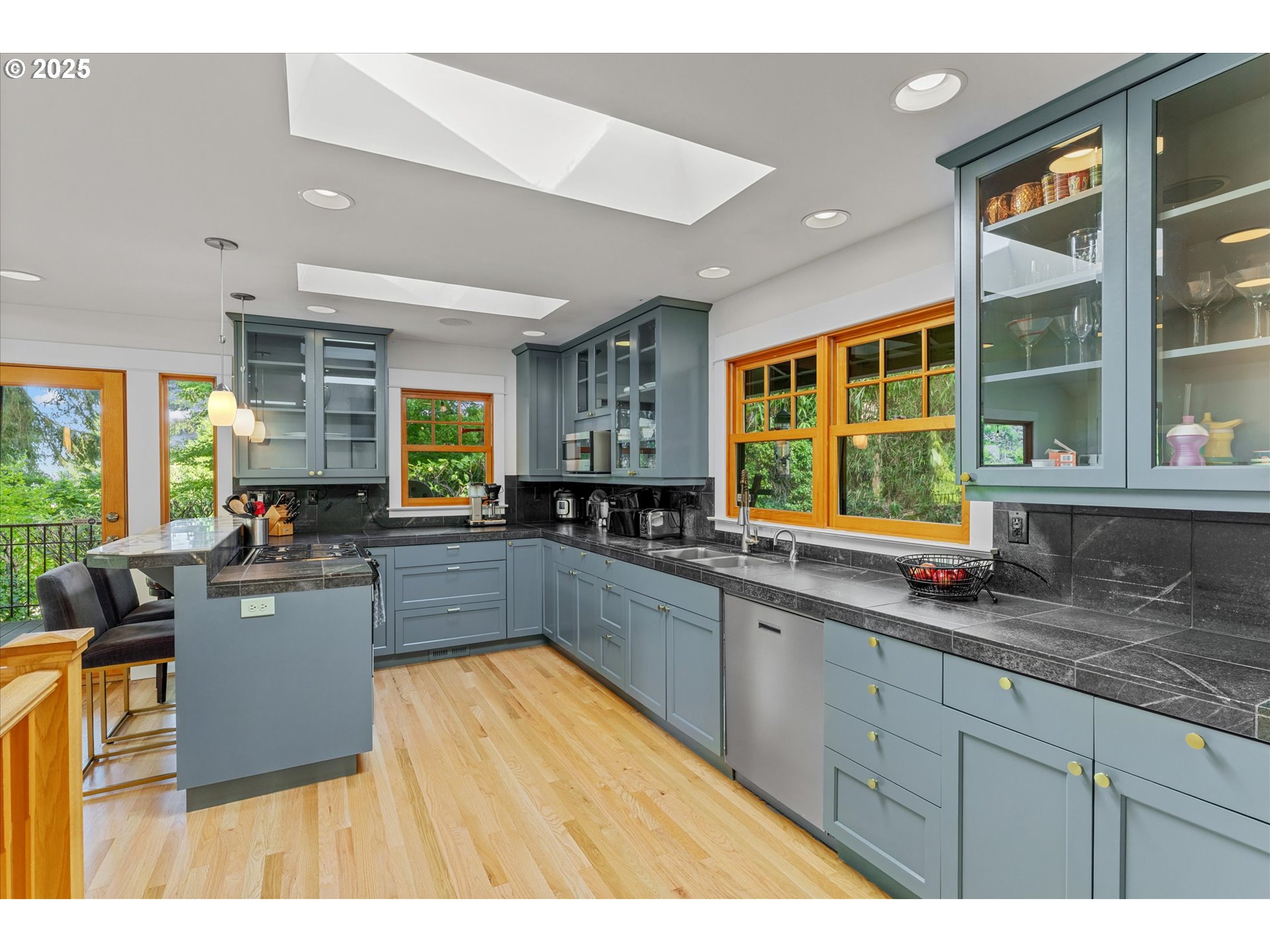 2883 SW CHAMPLAIN DR