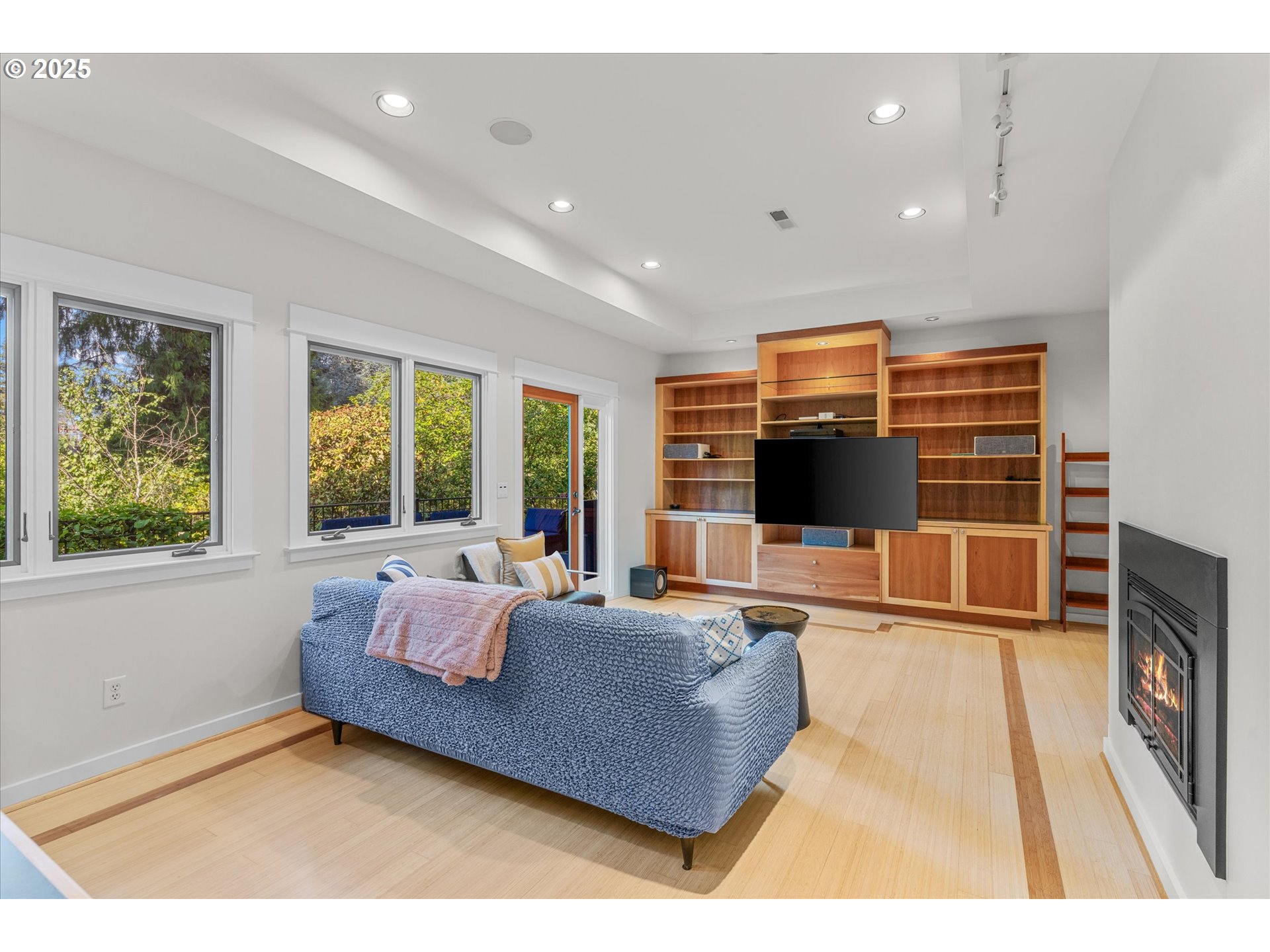 2883 SW CHAMPLAIN DR