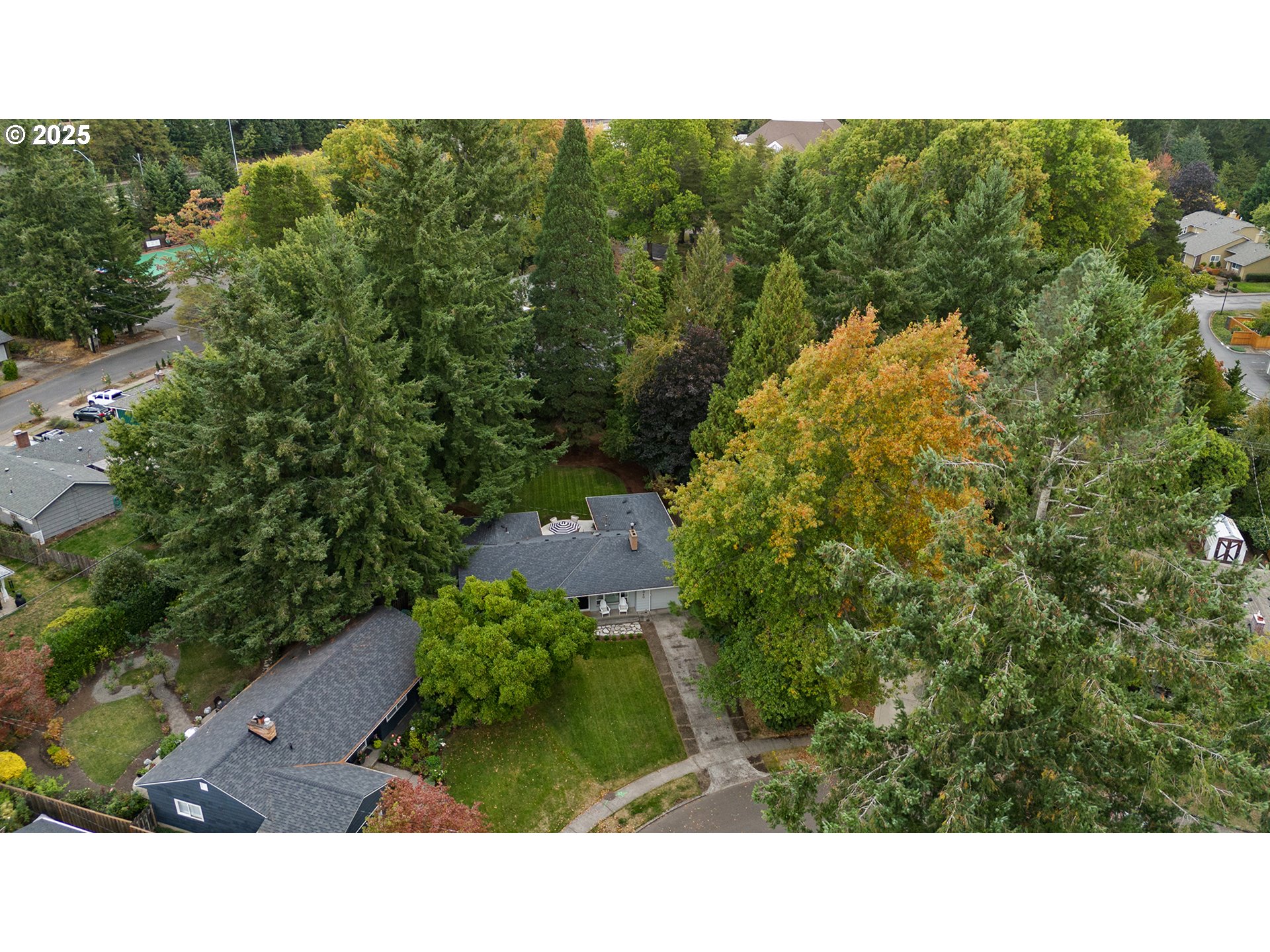 2060 SW KNOLLCREST DR