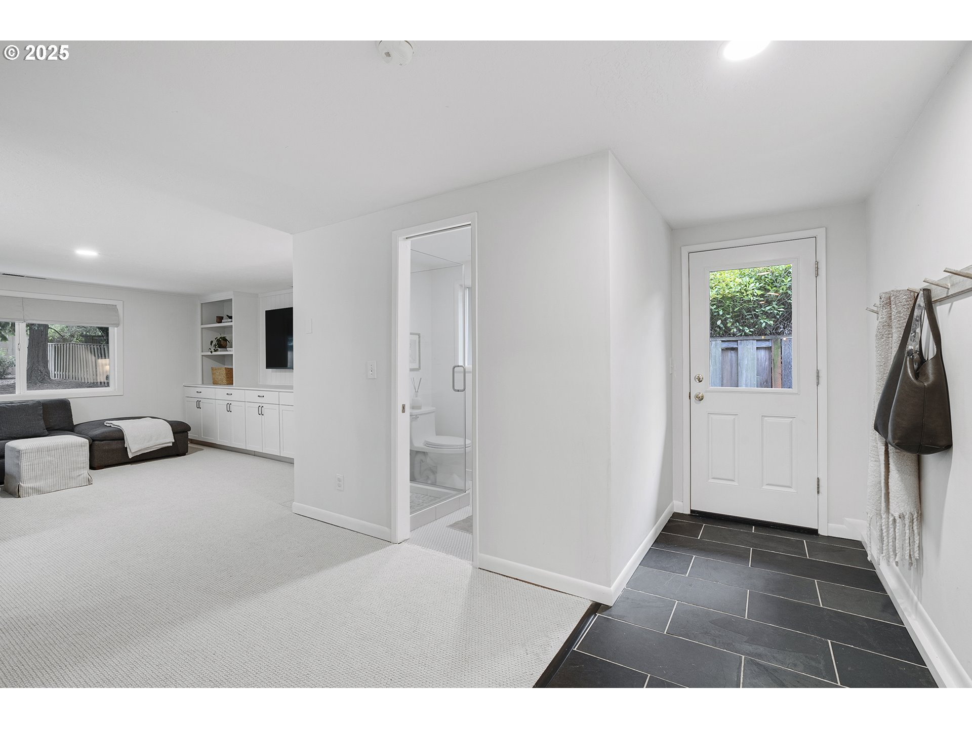 2060 SW KNOLLCREST DR