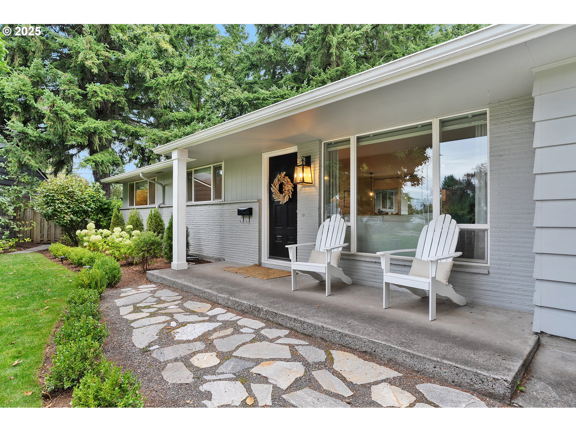 2060 SW KNOLLCREST DR