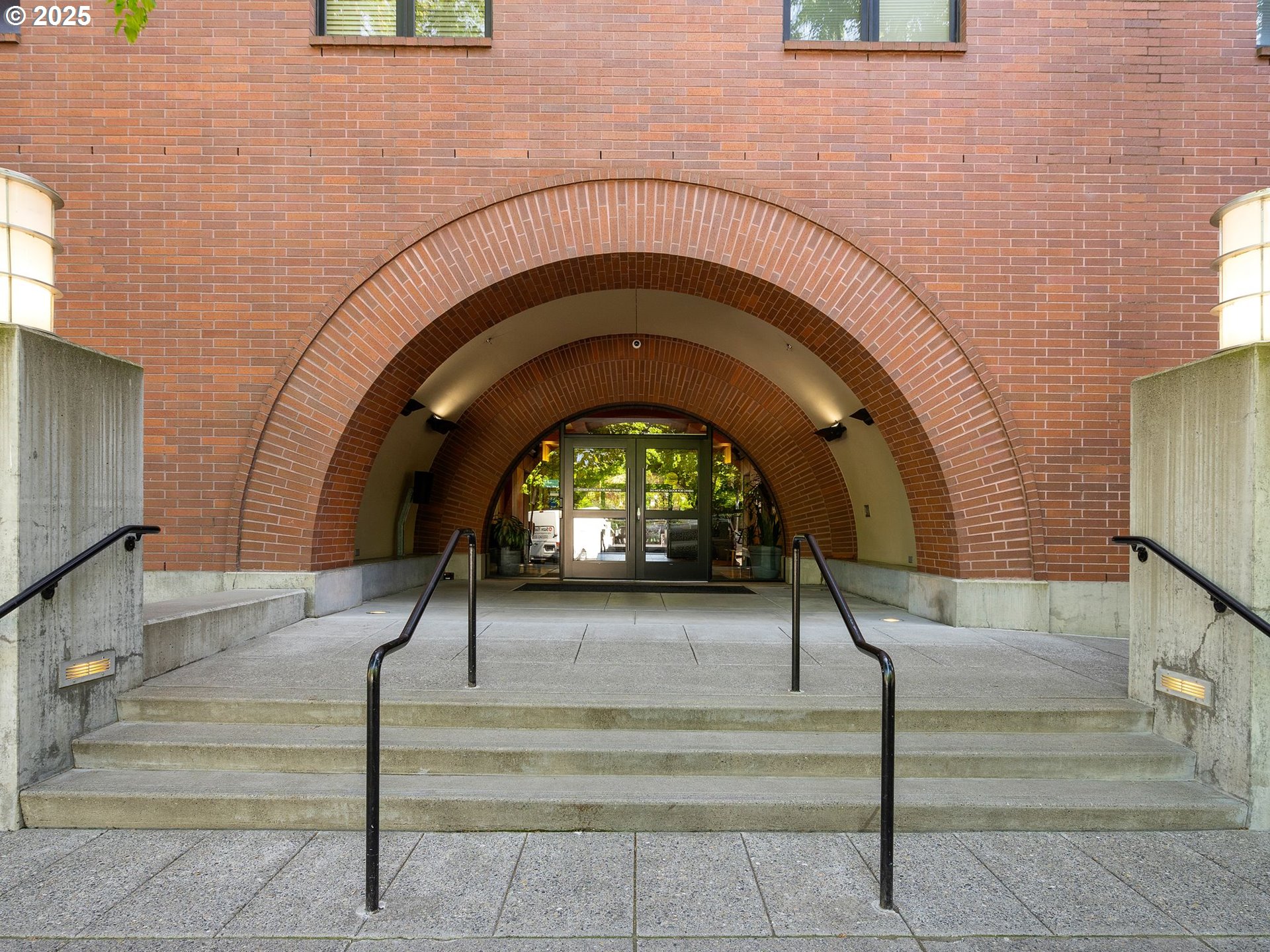 1030 NW JOHNSON ST 520
