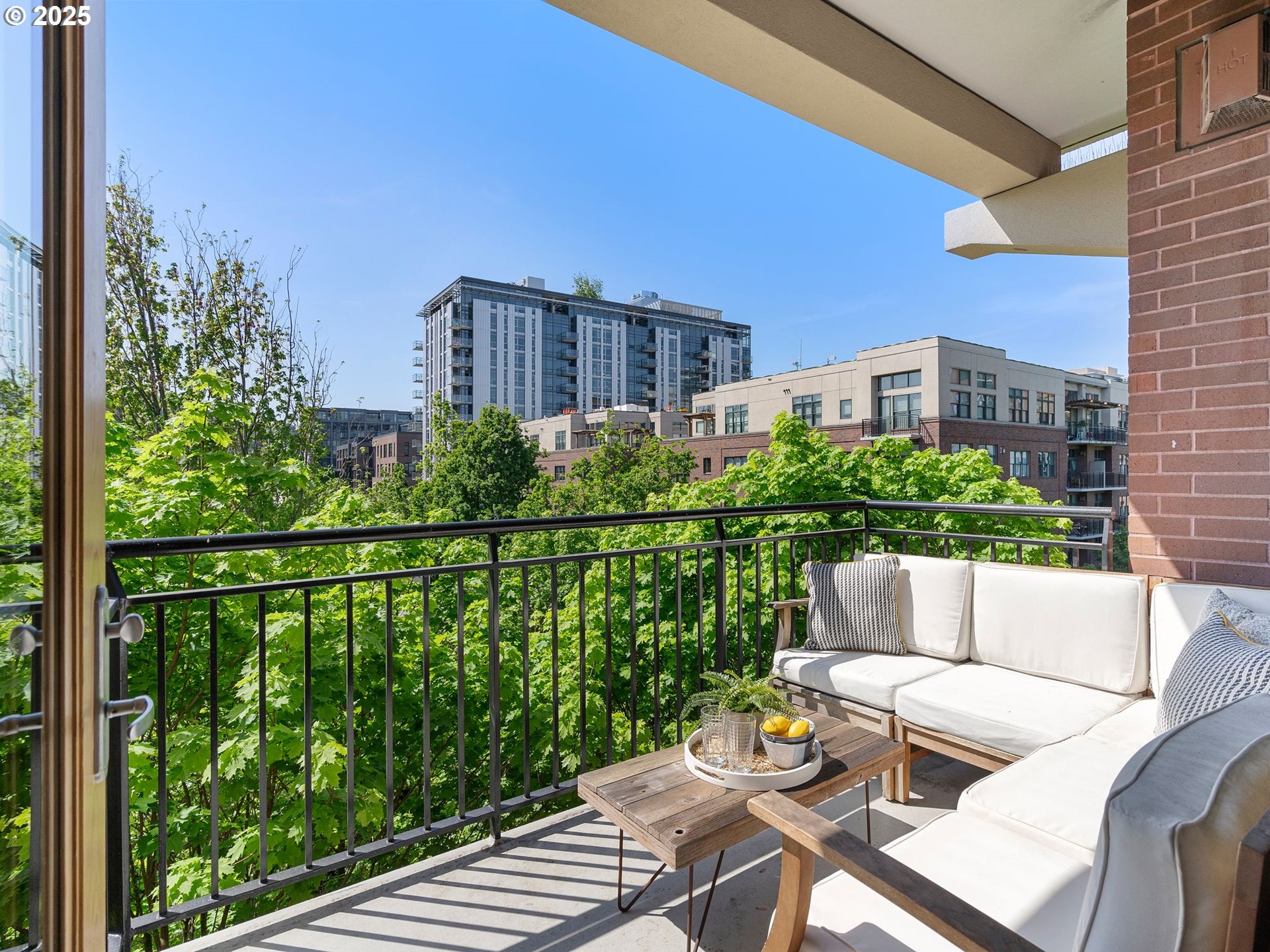 1030 NW JOHNSON ST 520