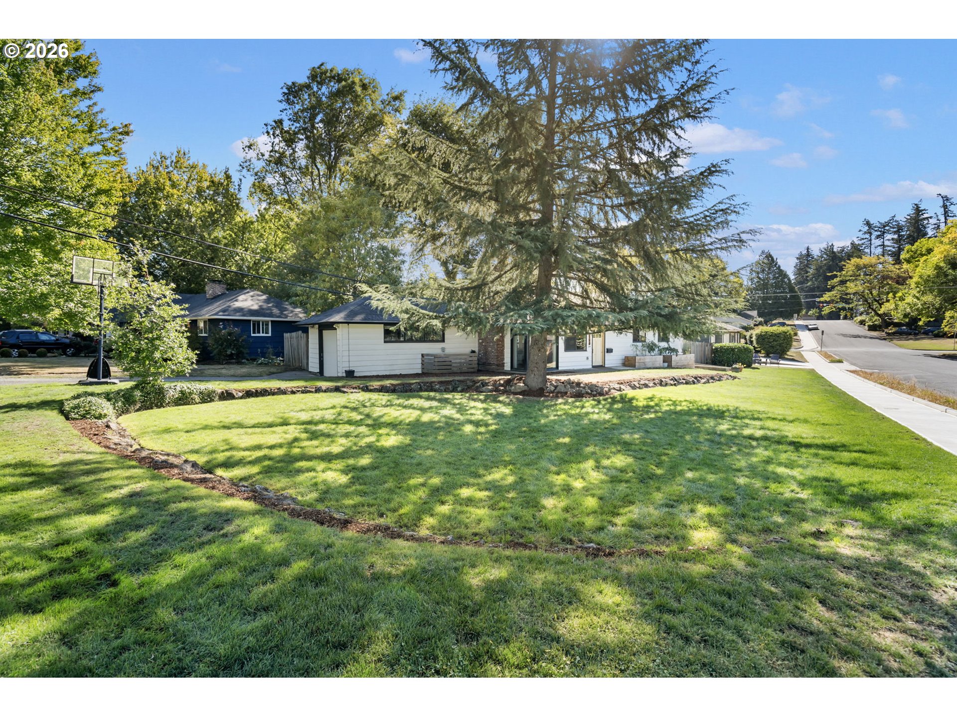 2140 SW HUNTINGTON AVE