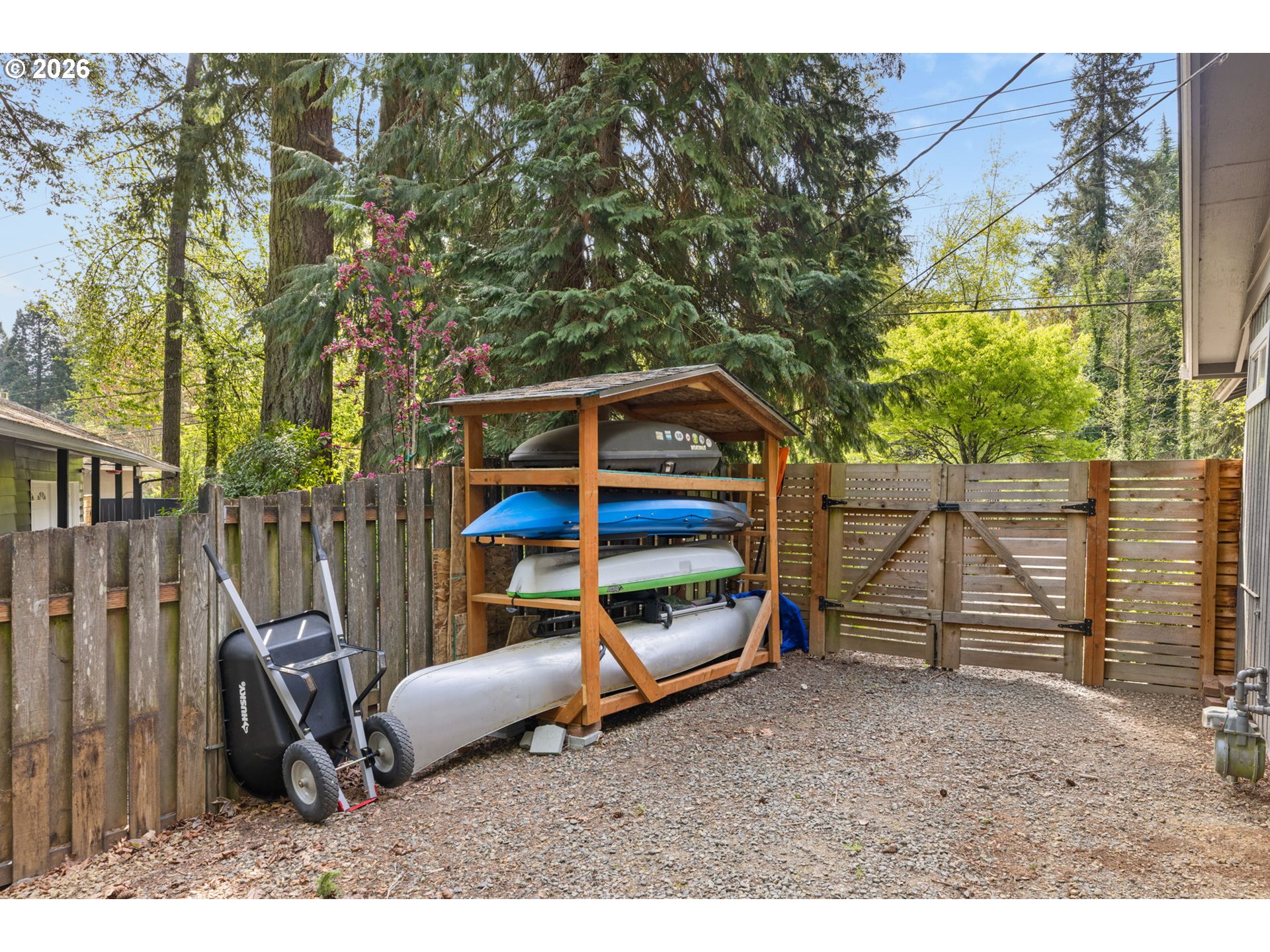 1899 COUNTRY CLUB RD
