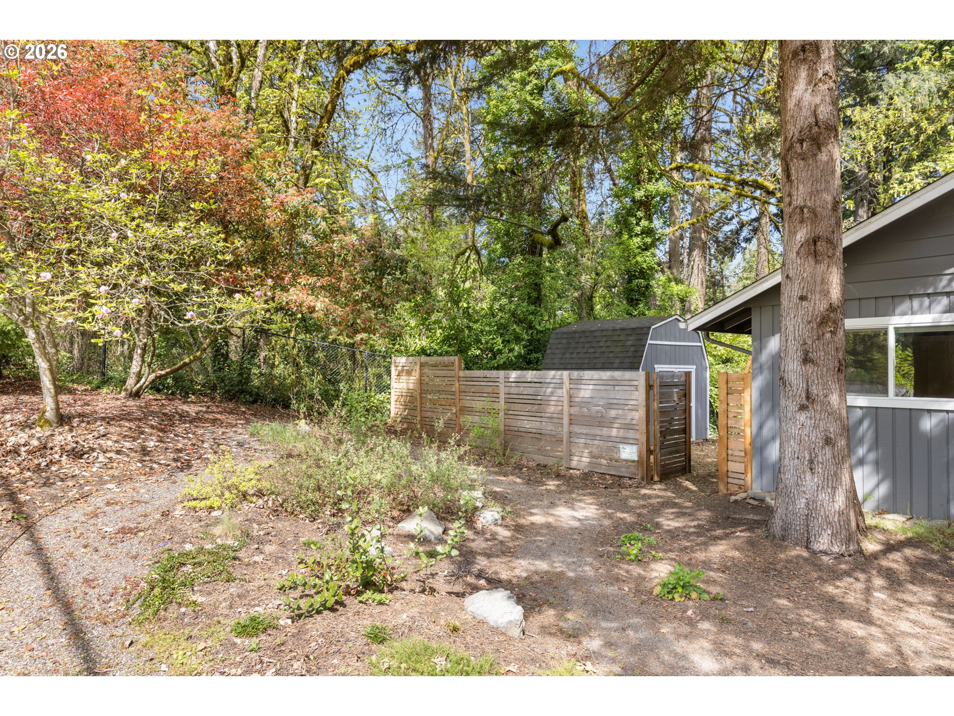 1899 COUNTRY CLUB RD