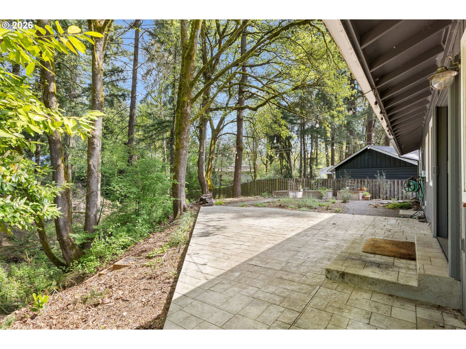 1899 COUNTRY CLUB RD