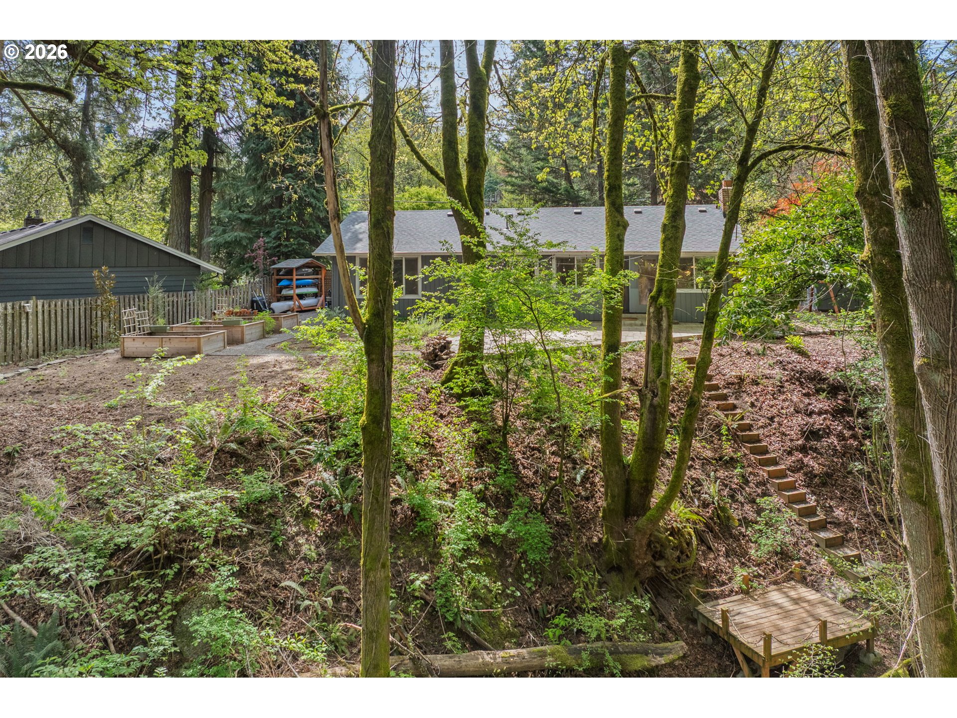 1899 COUNTRY CLUB RD
