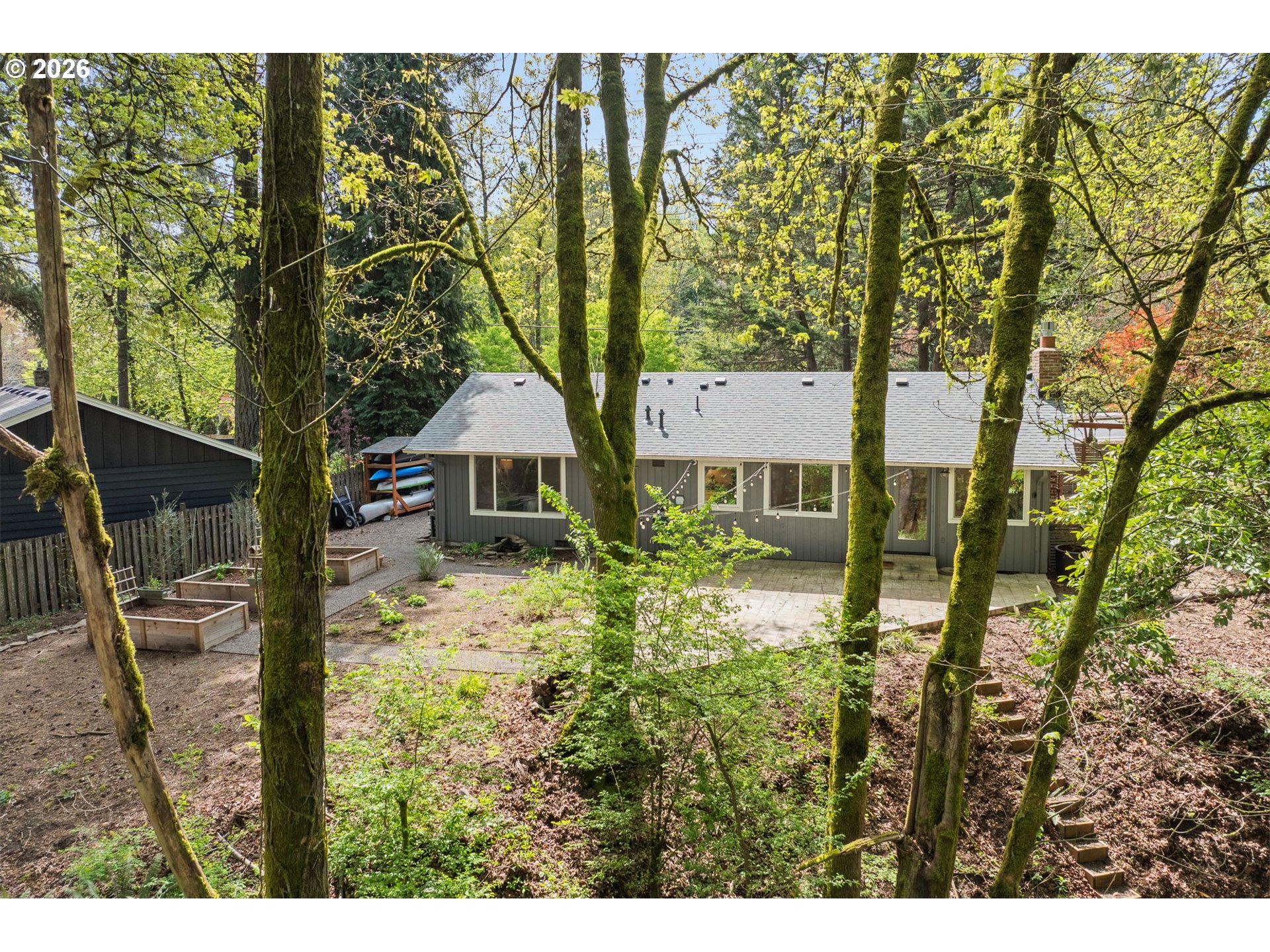 1899 COUNTRY CLUB RD