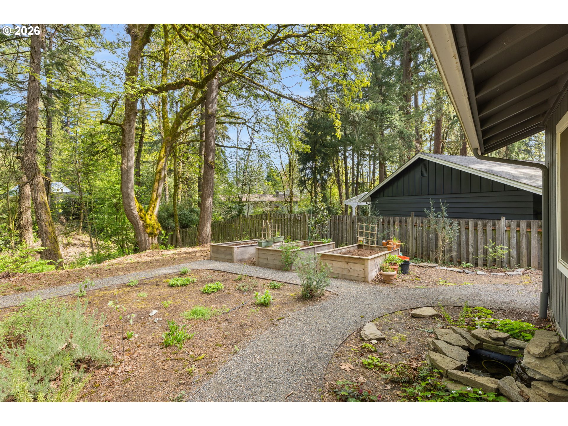 1899 COUNTRY CLUB RD