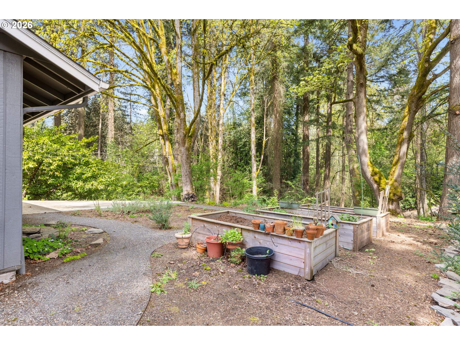 1899 COUNTRY CLUB RD