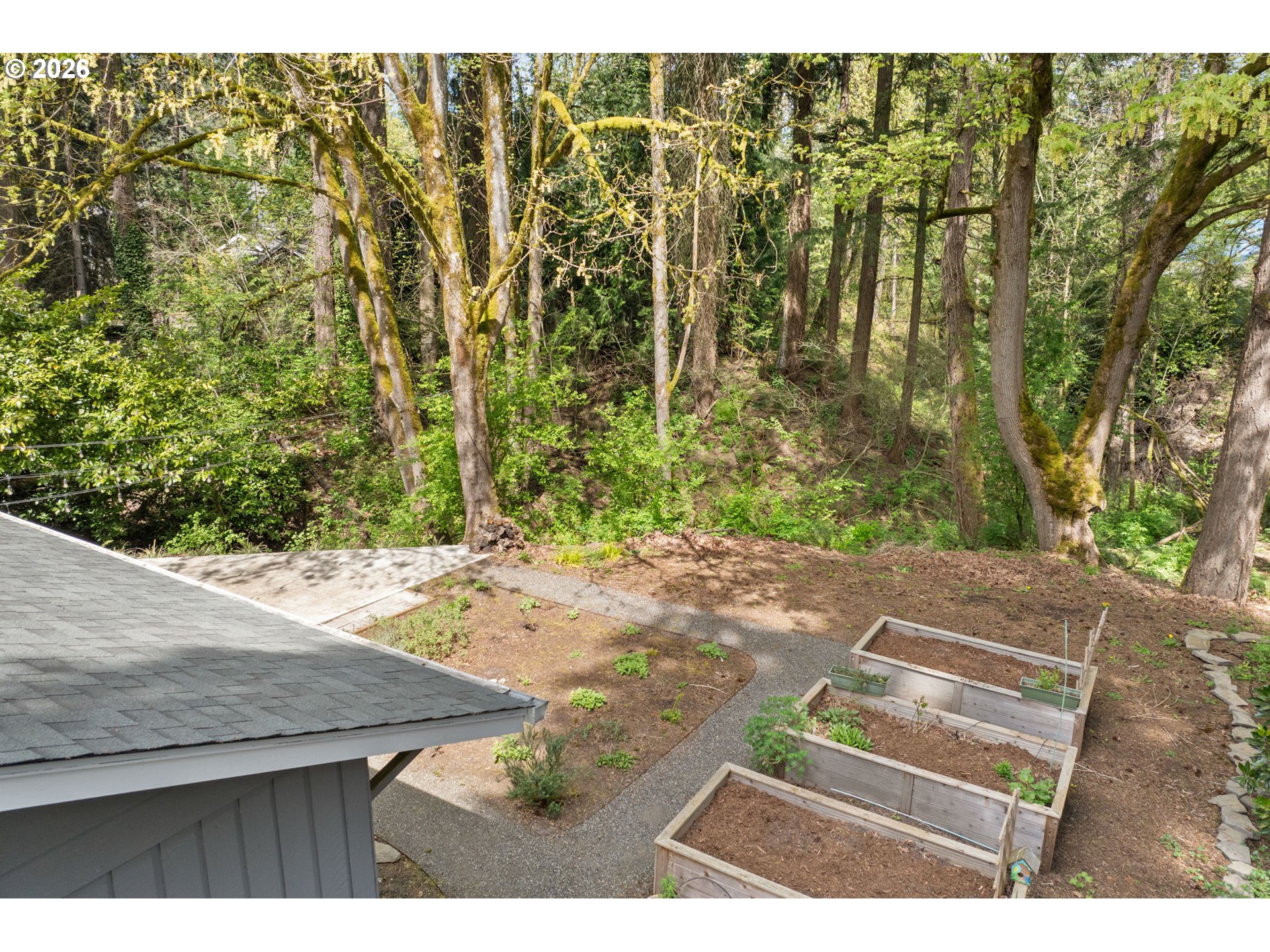 1899 COUNTRY CLUB RD