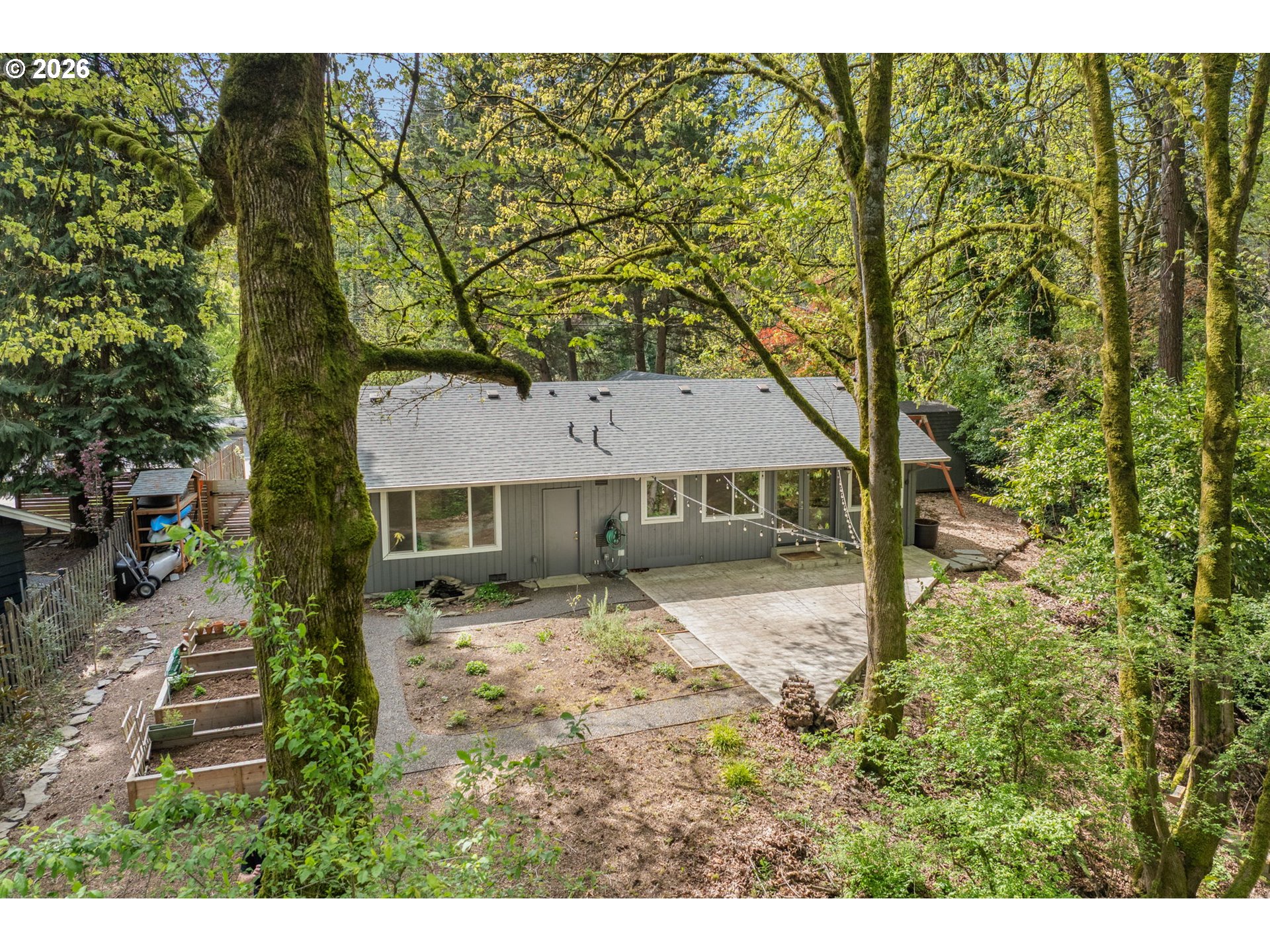 1899 COUNTRY CLUB RD