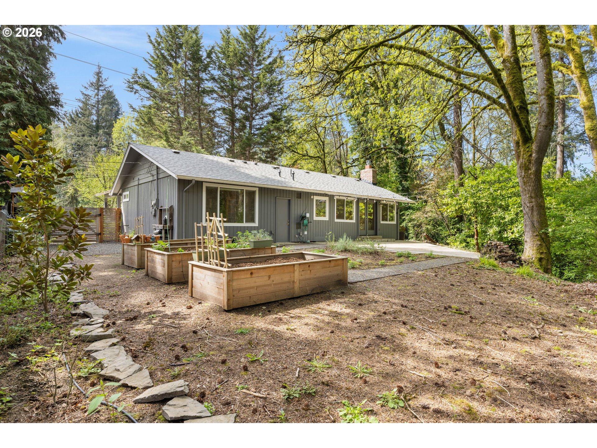 1899 COUNTRY CLUB RD