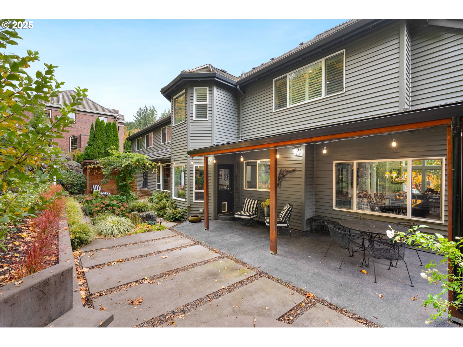 7717 NW BLUE POINTE LN