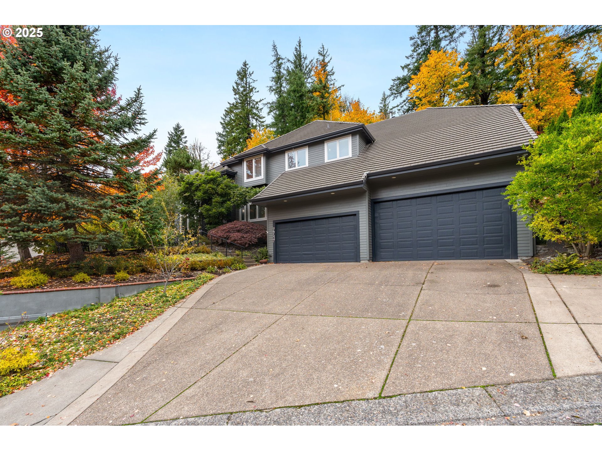 7717 NW BLUE POINTE LN