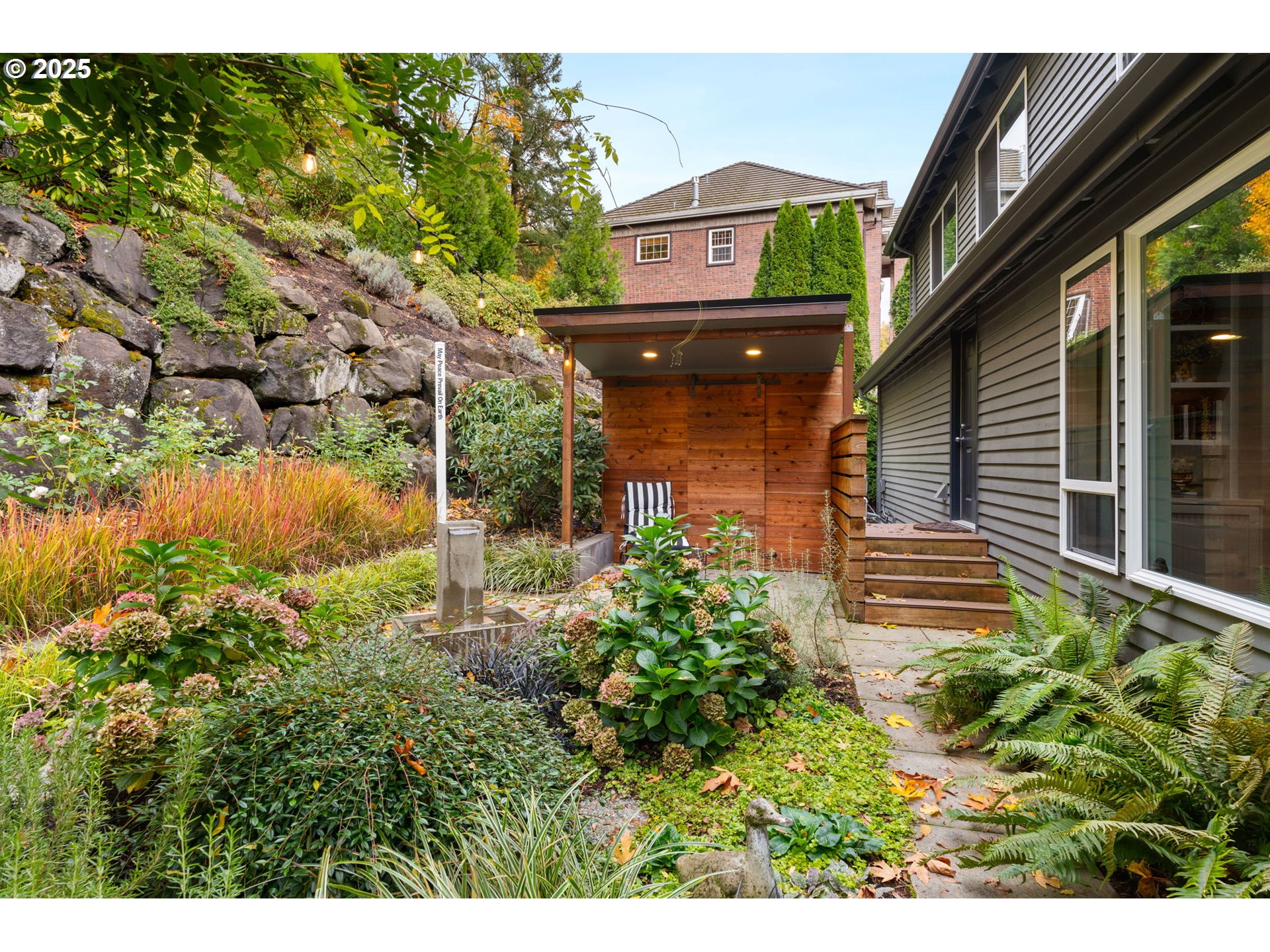 7717 NW BLUE POINTE LN