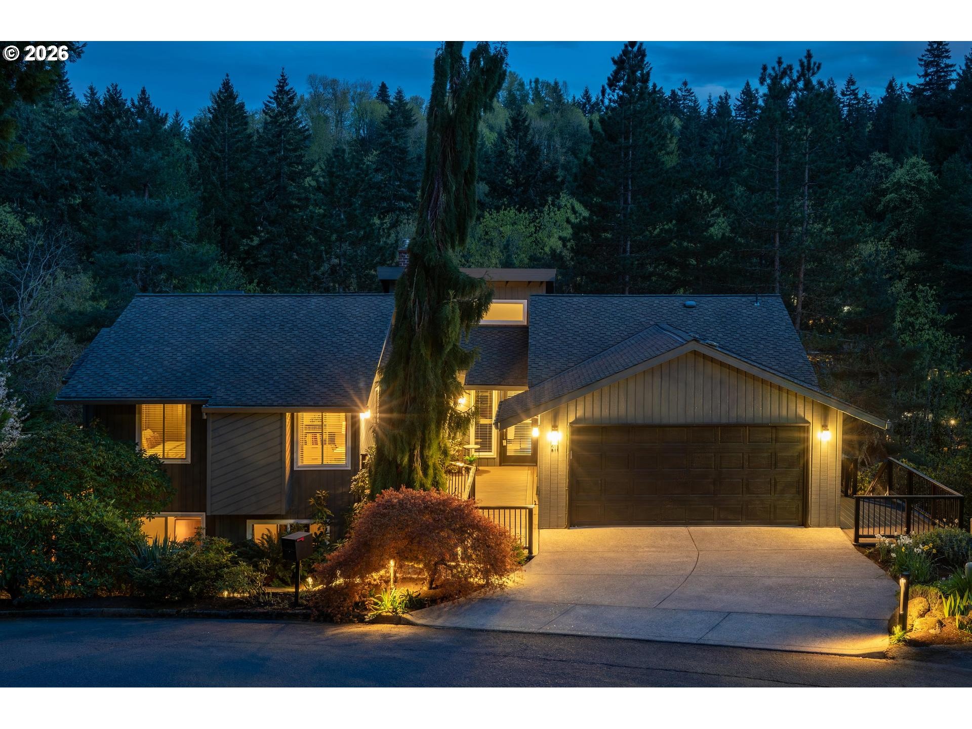 211 NW SEBLAR DR