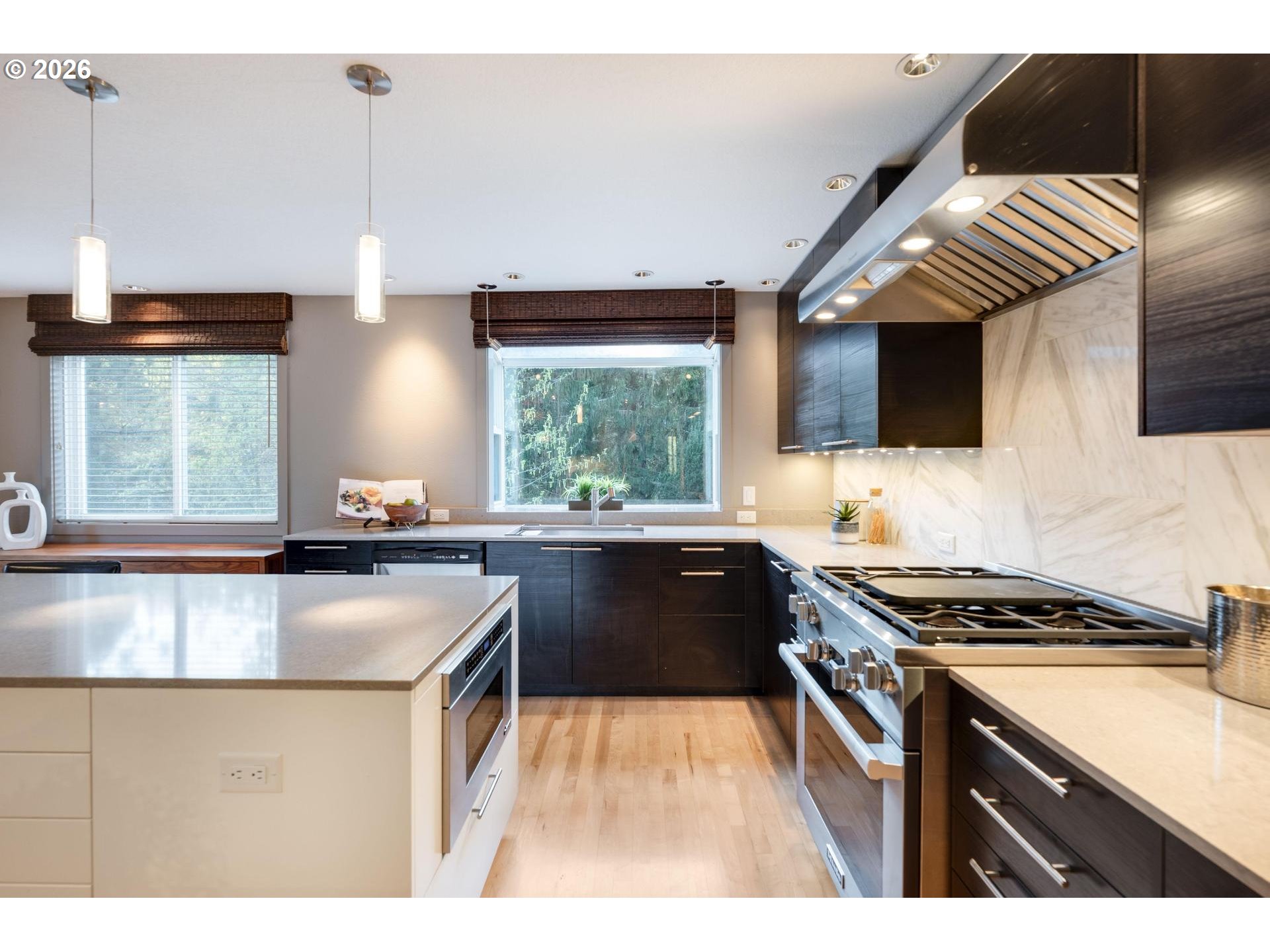 211 NW SEBLAR DR