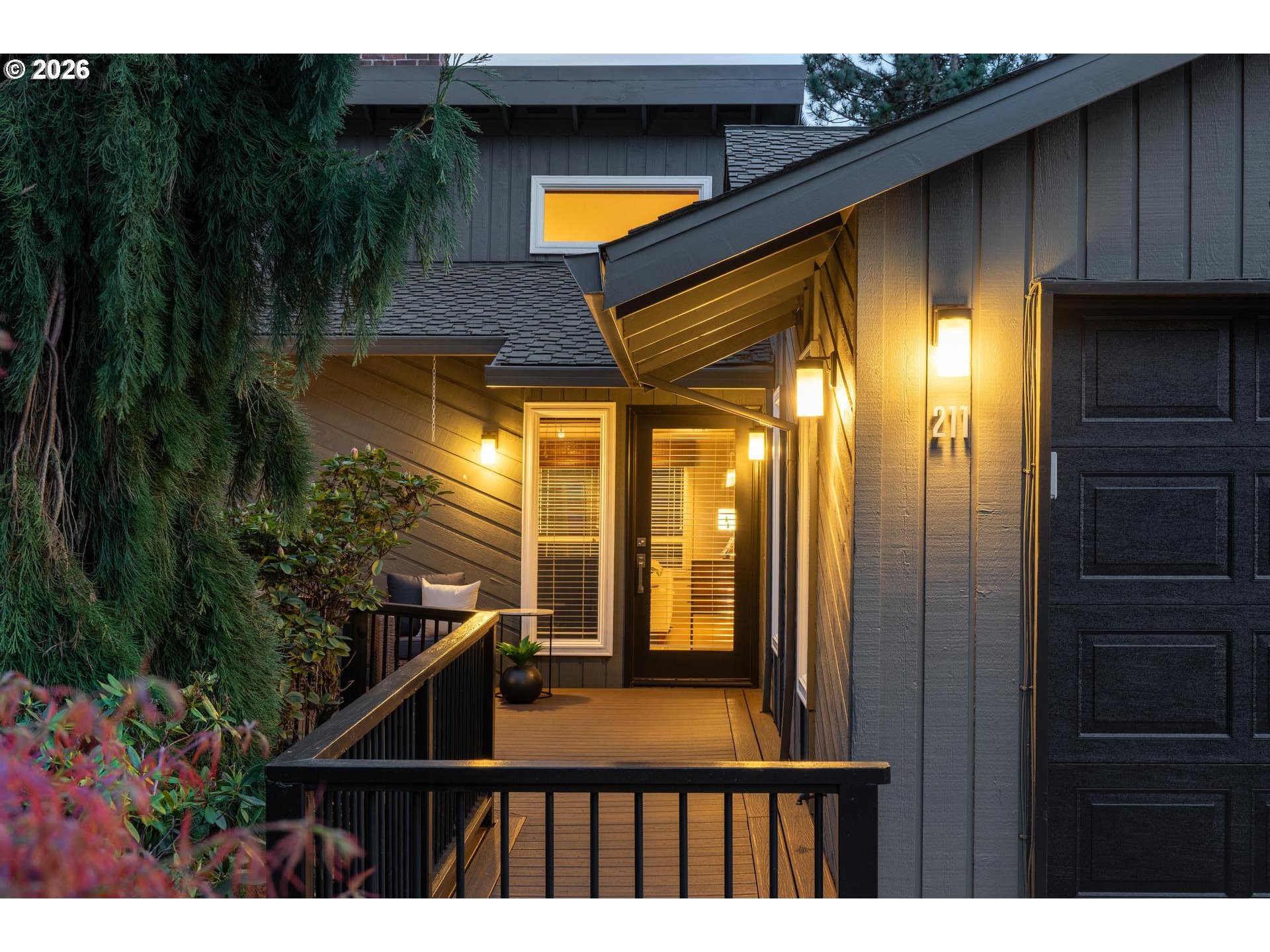 211 NW SEBLAR DR