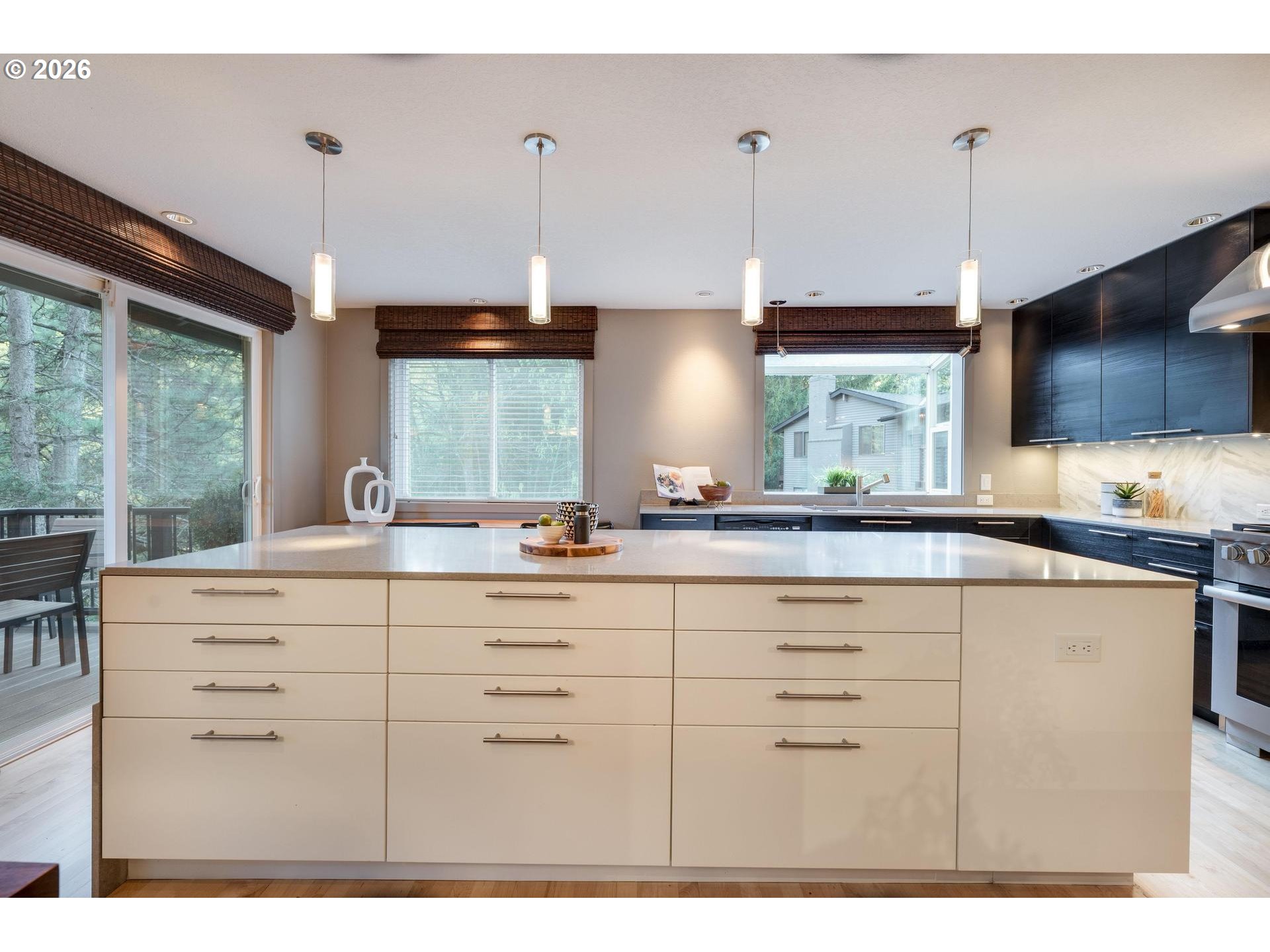 211 NW SEBLAR DR