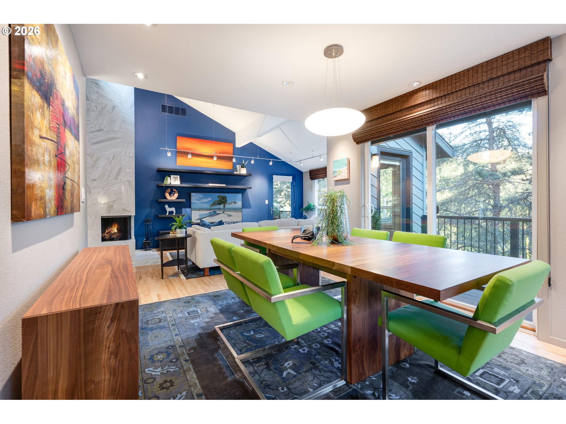 211 NW SEBLAR DR