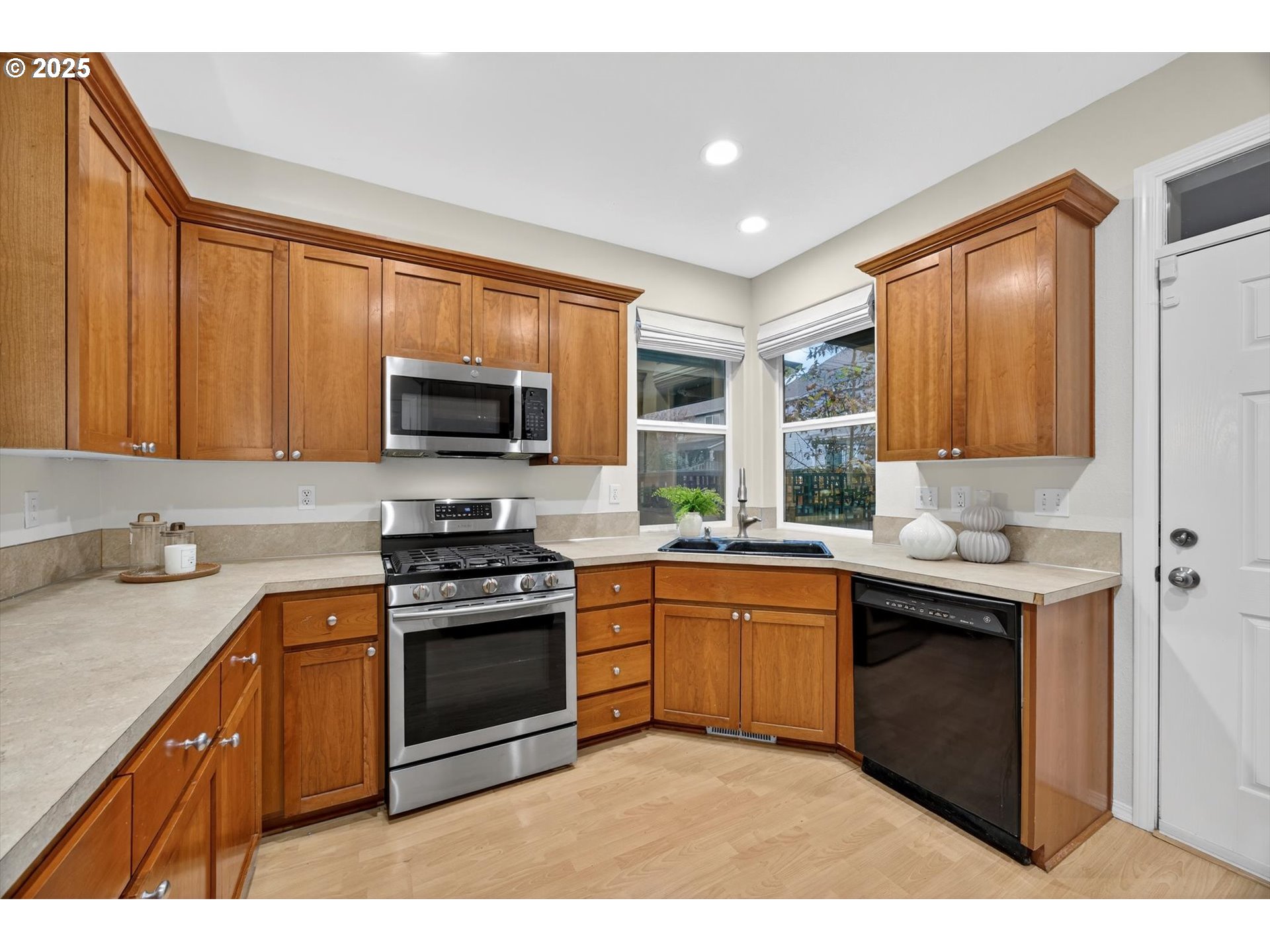 5658 NE ORENCO GARDENS DR