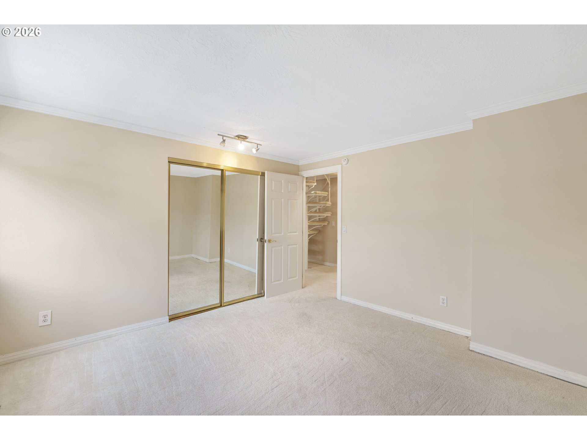 32 GREENRIDGE CT