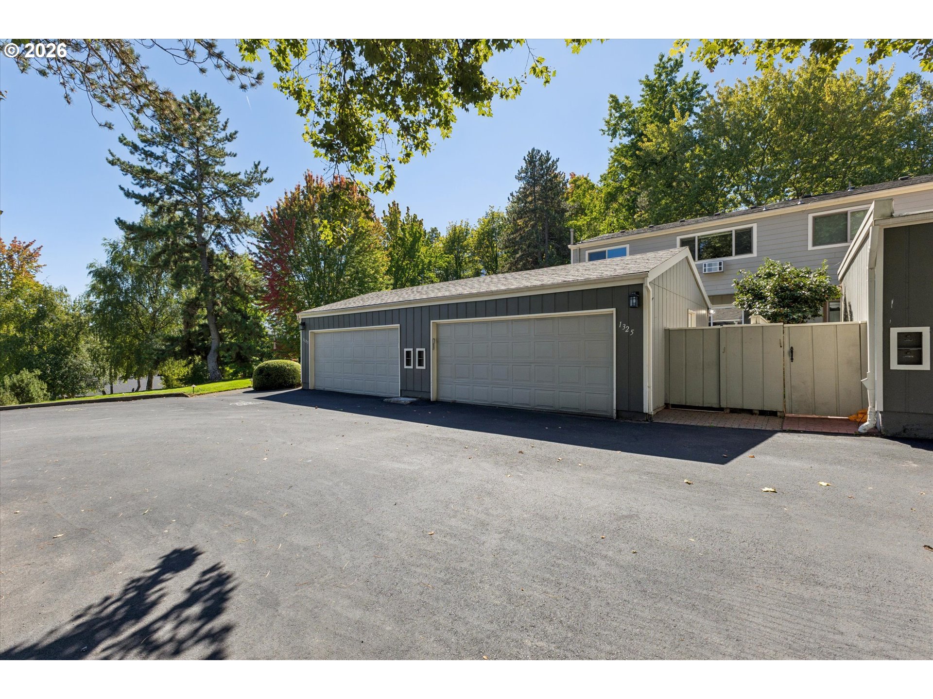 1325 BONNIEBRAE DR